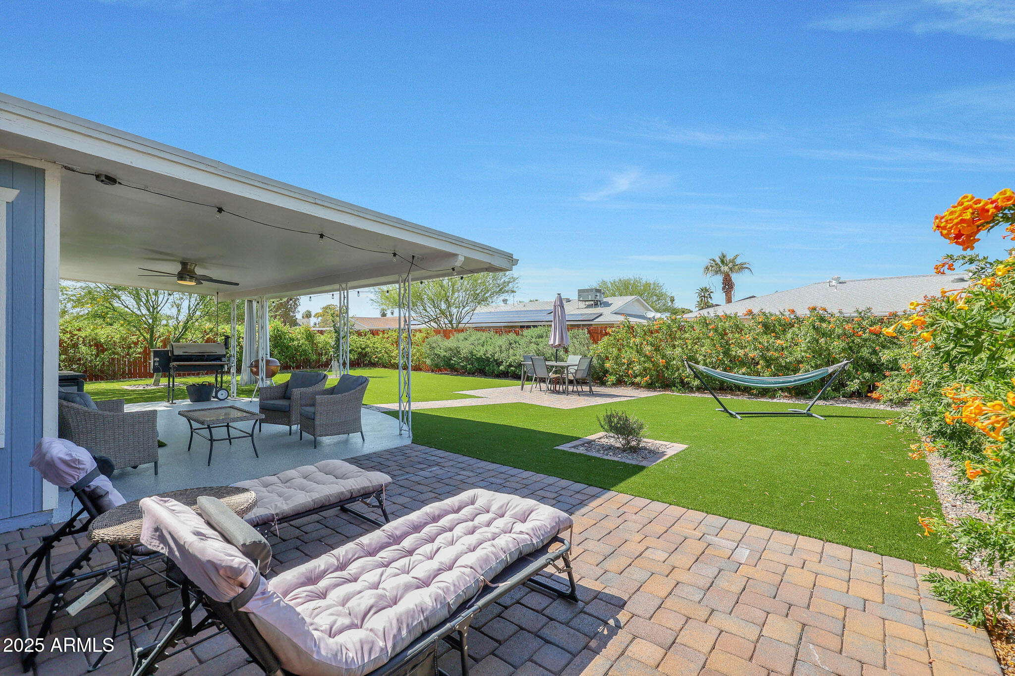 10204 W MISSION Lane