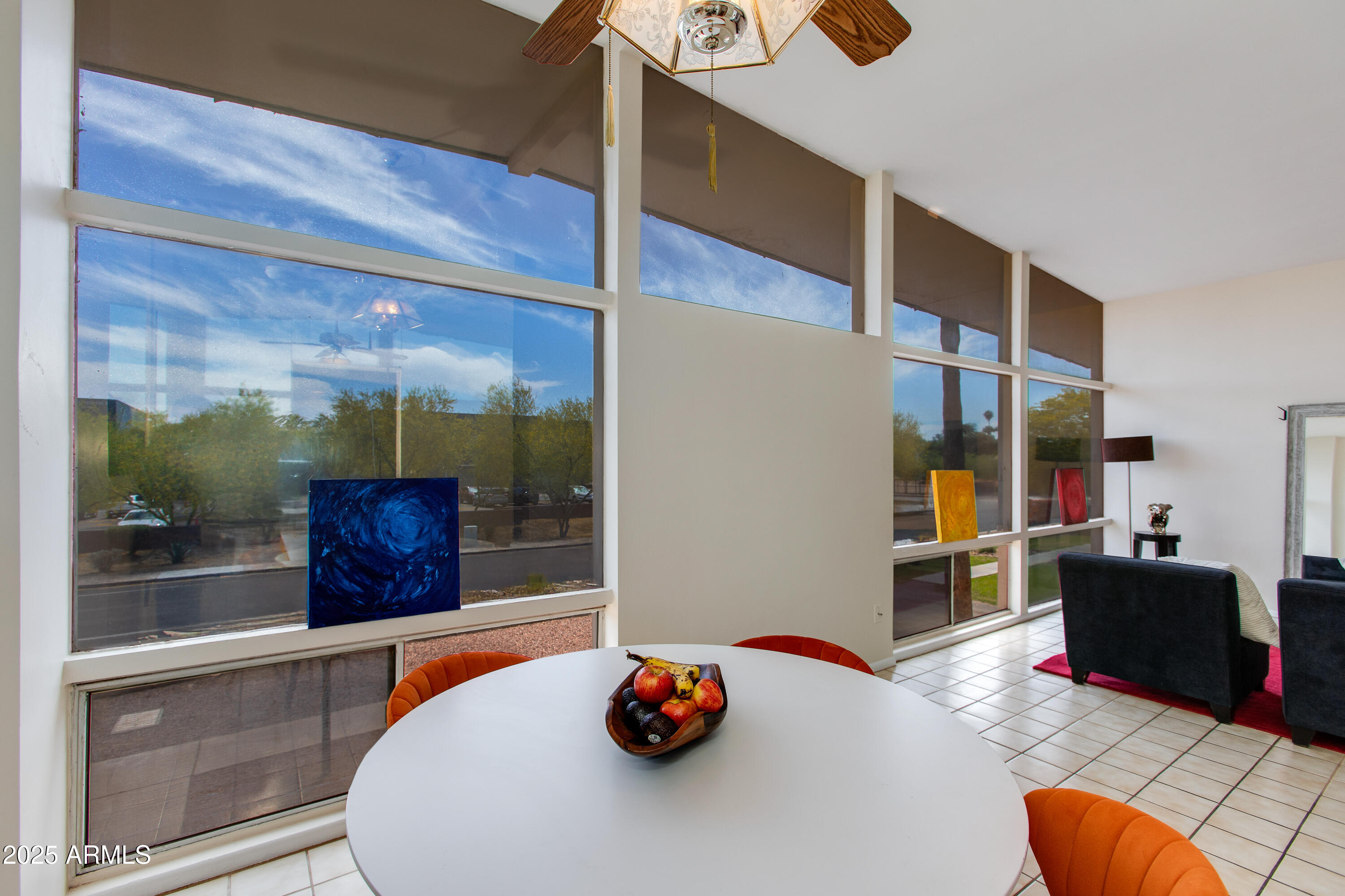 102 W MARYLAND Avenue, B2