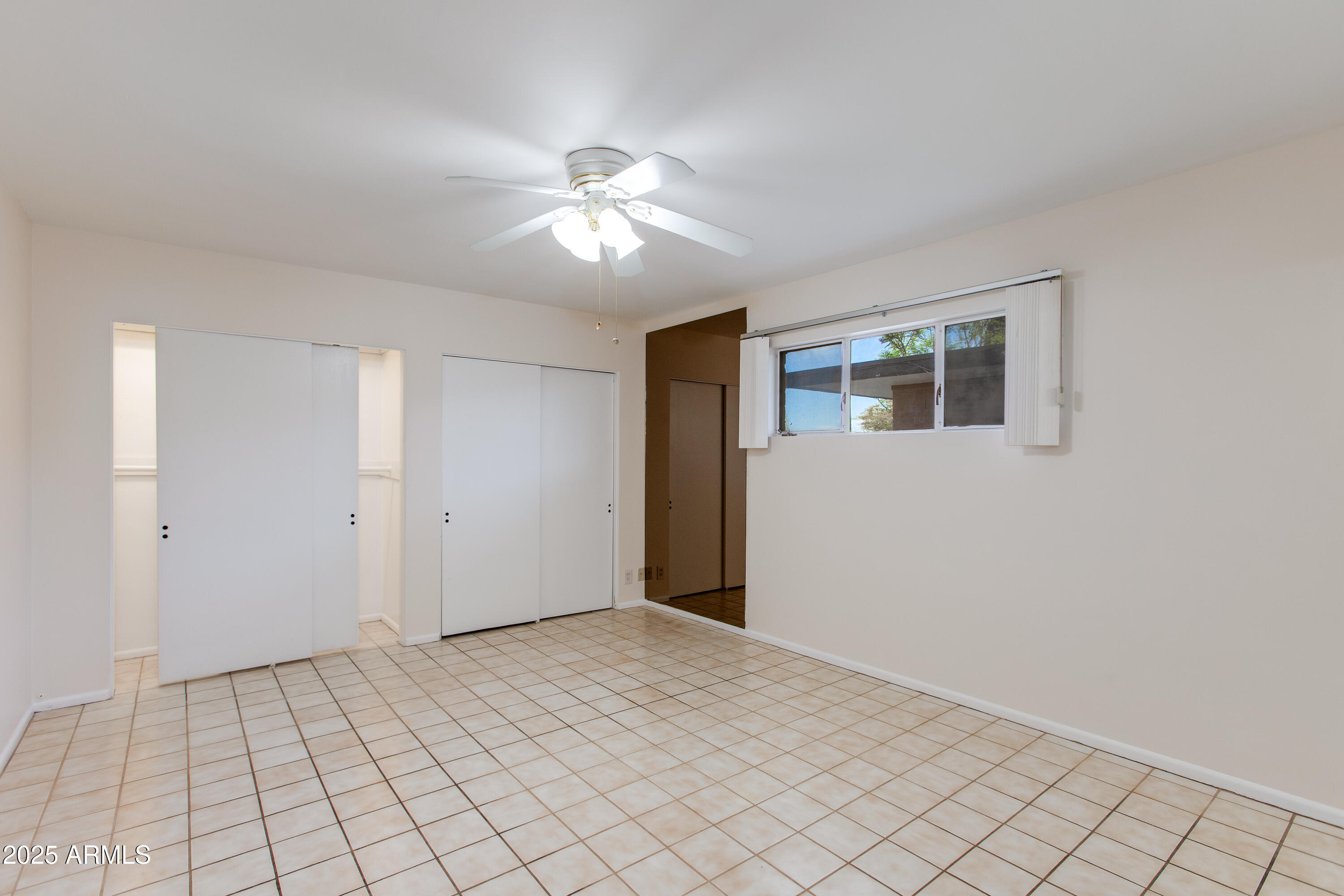 102 W MARYLAND Avenue, B2