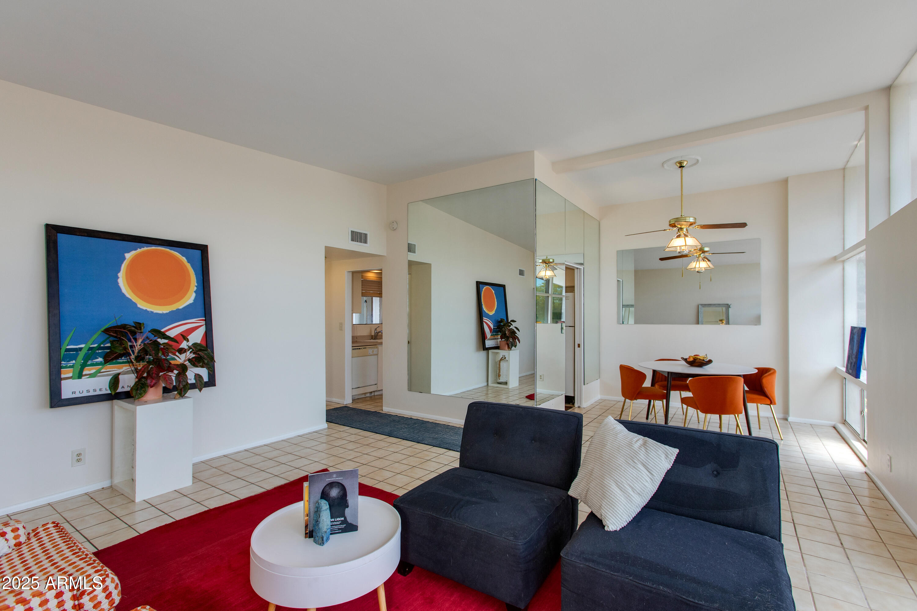 102 W MARYLAND Avenue, B2