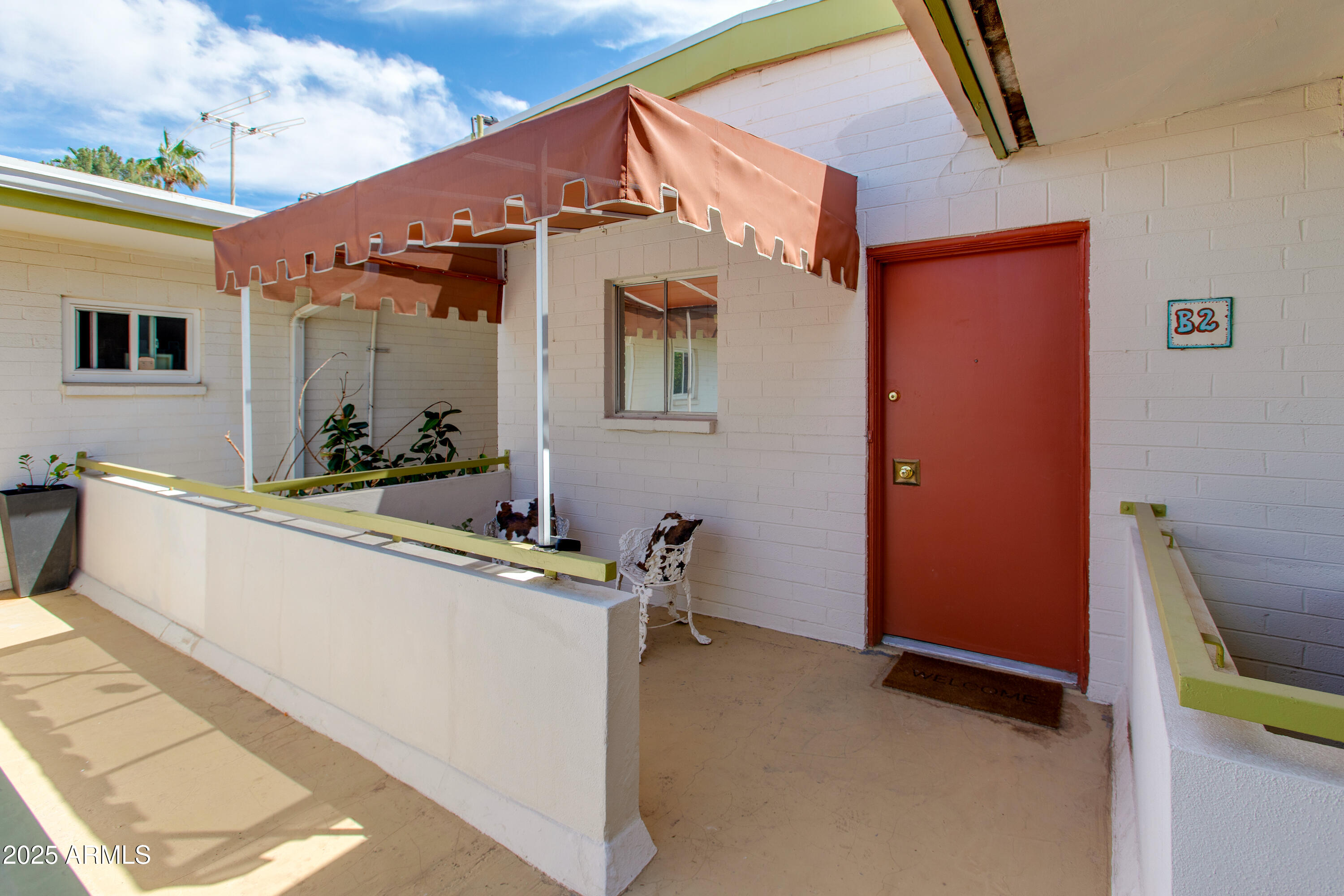 102 W MARYLAND Avenue, B2