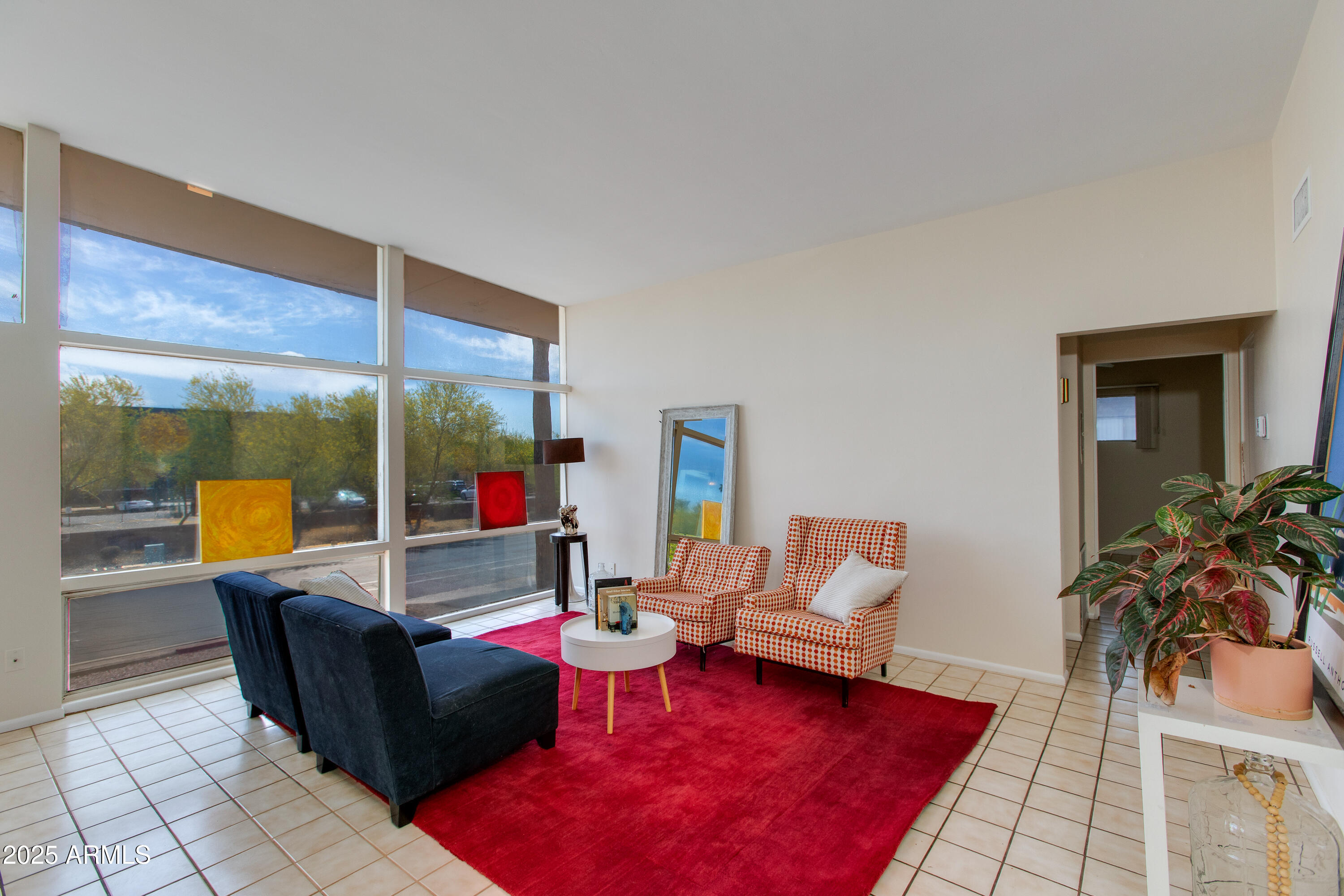 102 W MARYLAND Avenue, B2