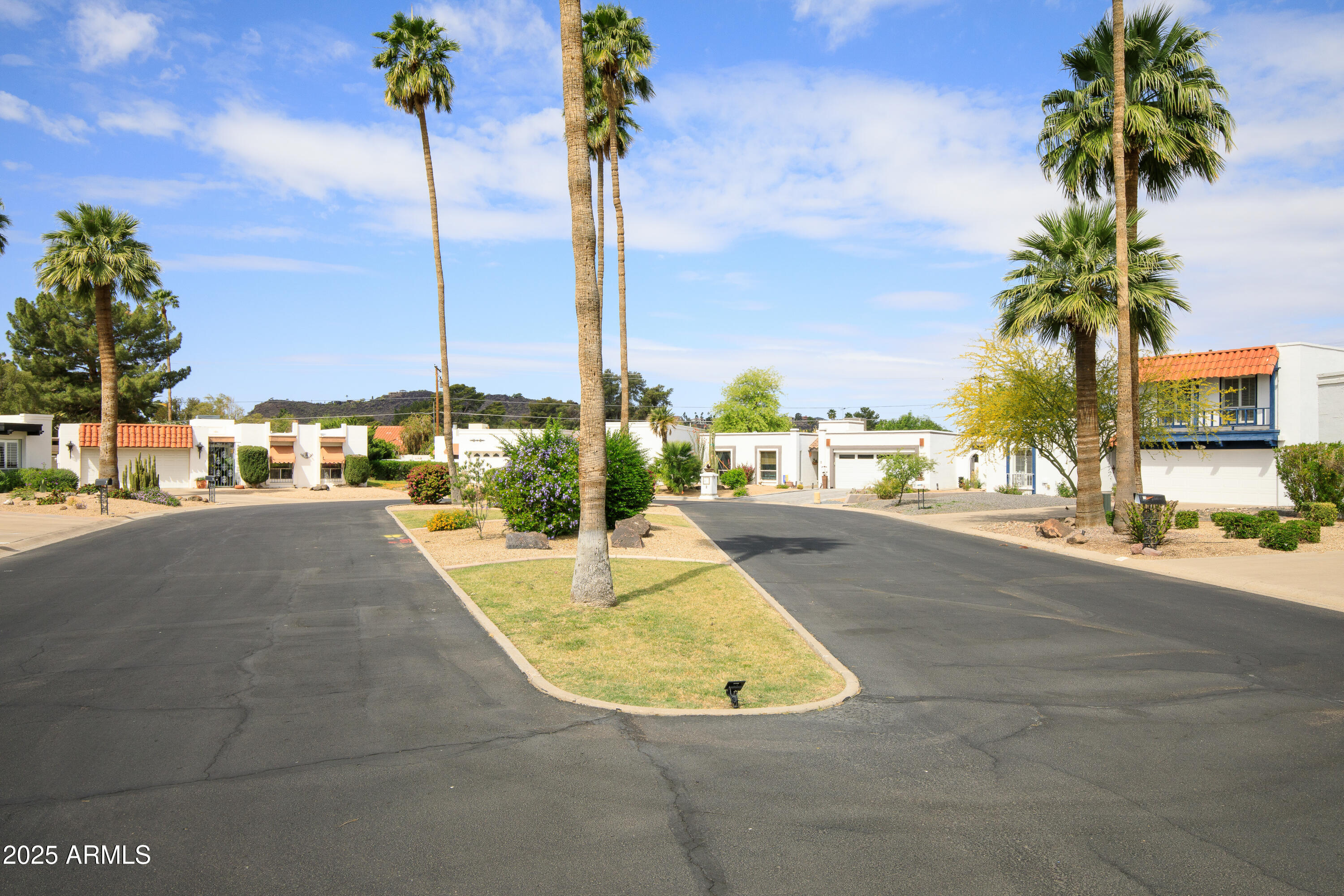 6 E PIPING ROCK Road