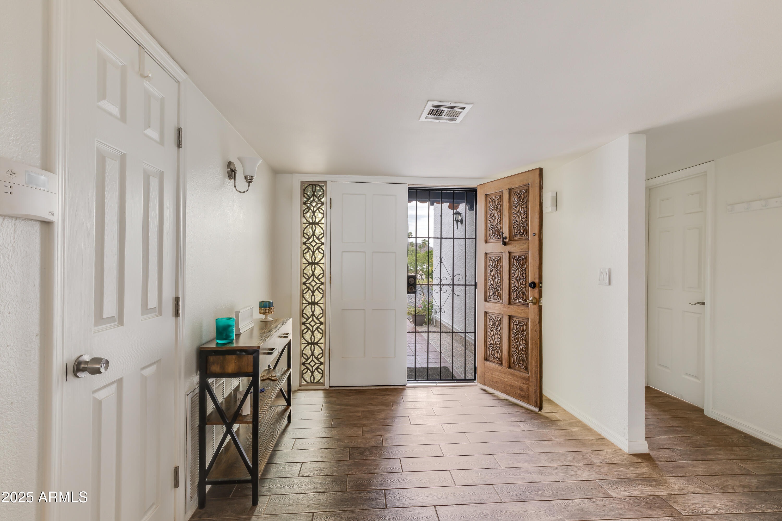 6 E PIPING ROCK Road