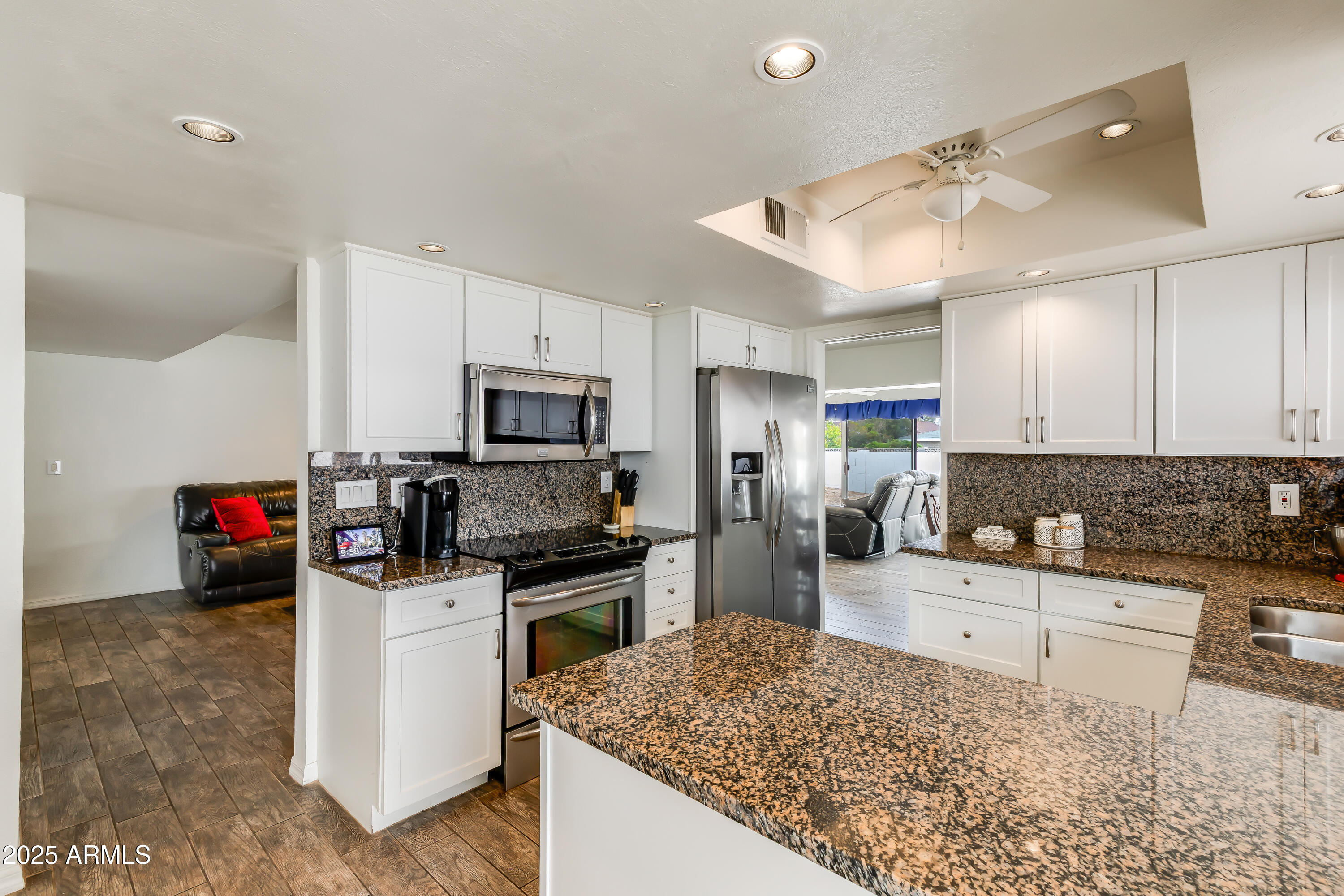 6 E PIPING ROCK Road