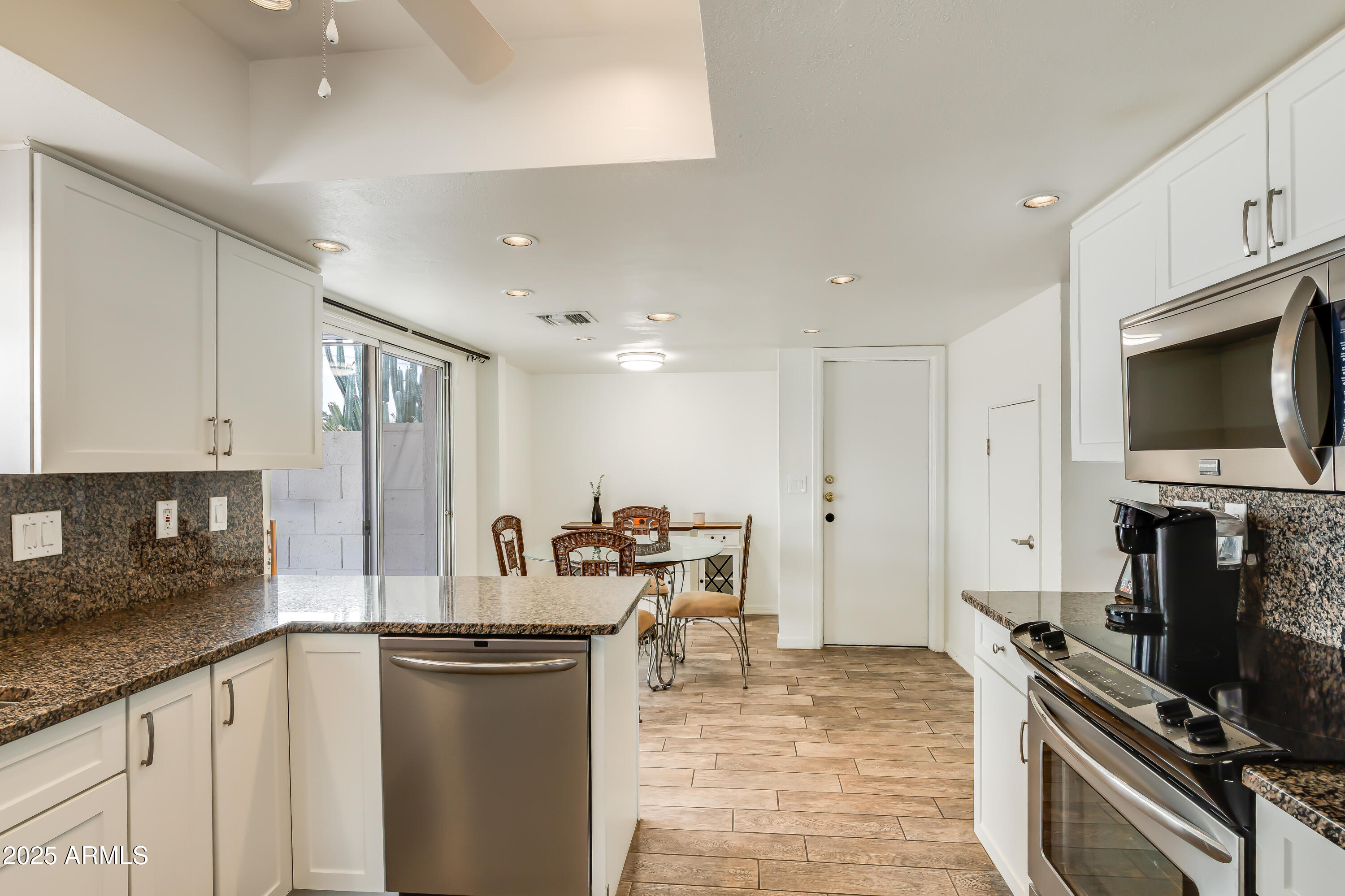 6 E PIPING ROCK Road