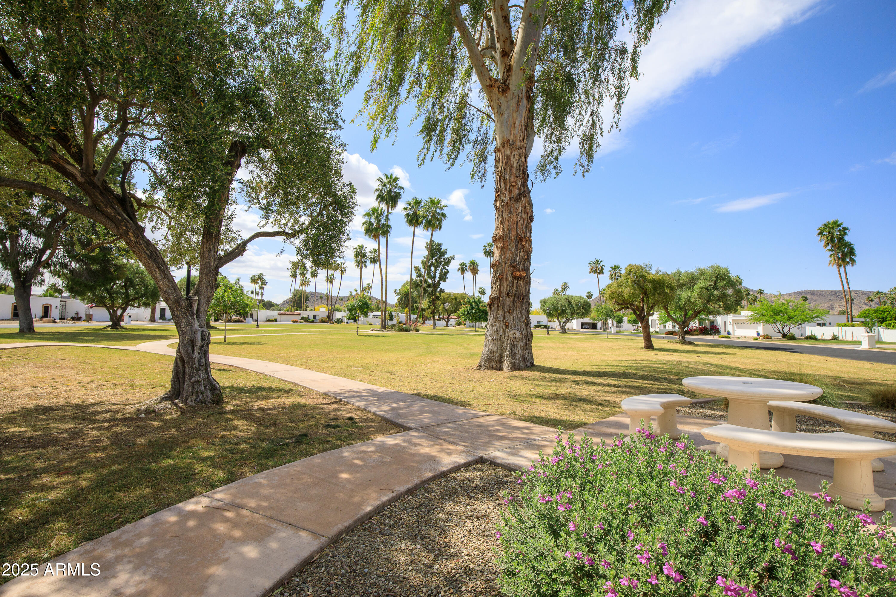 6 E PIPING ROCK Road