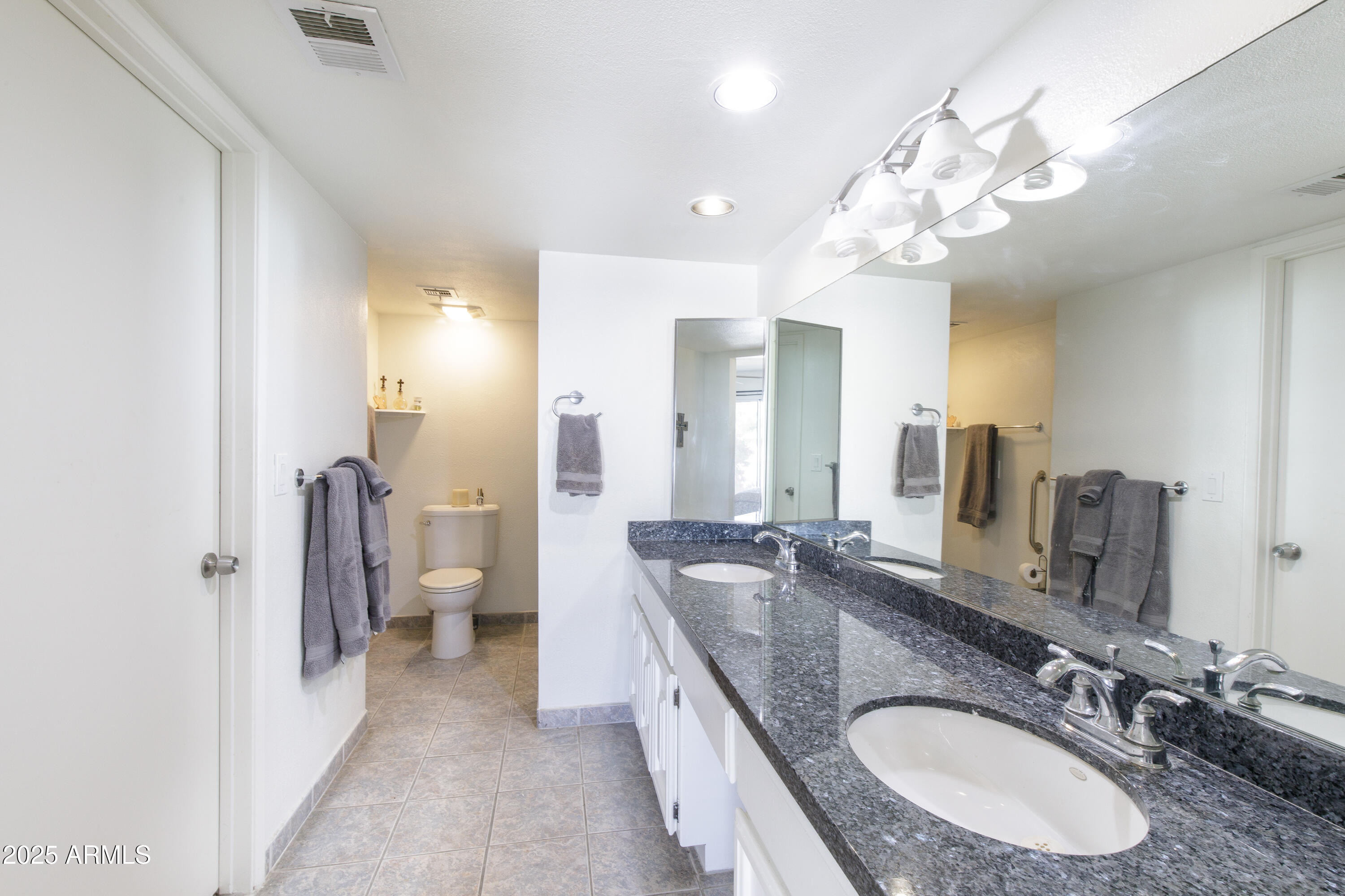 6 E PIPING ROCK Road