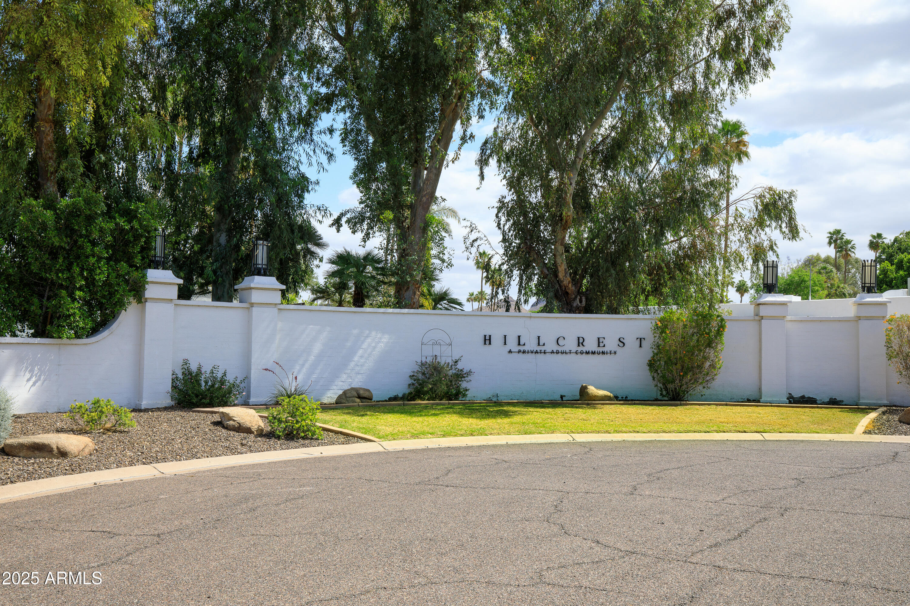 6 E PIPING ROCK Road