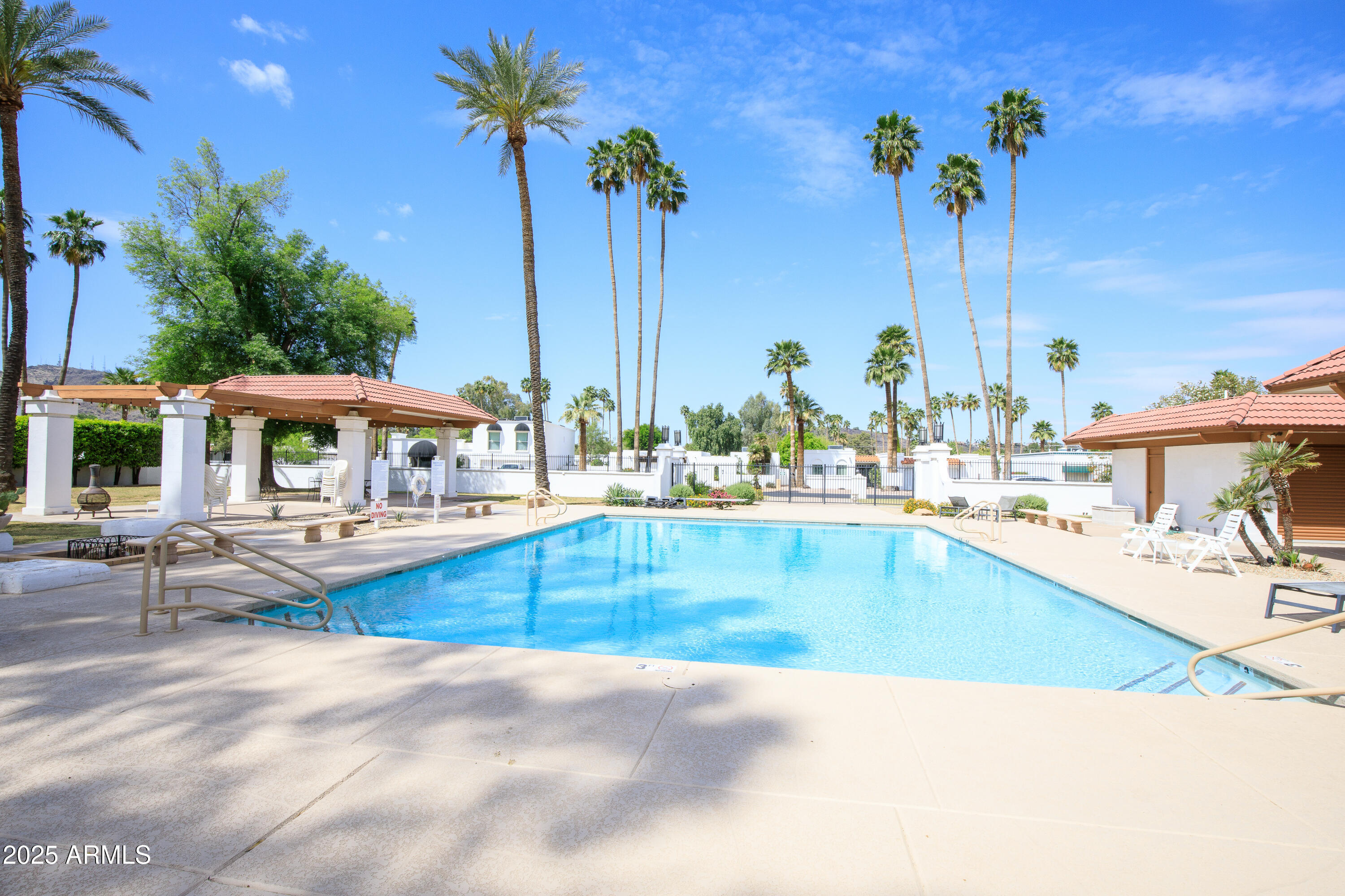 6 E PIPING ROCK Road