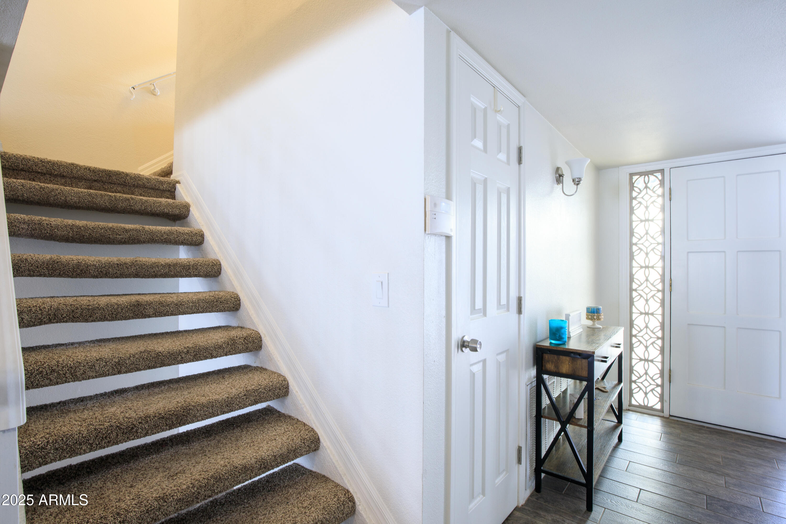 6 E PIPING ROCK Road