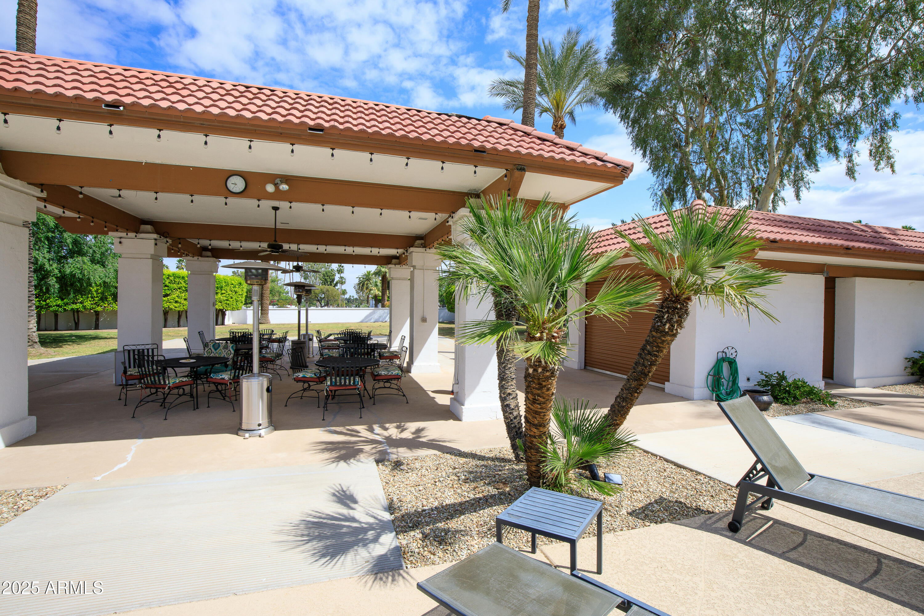 6 E PIPING ROCK Road