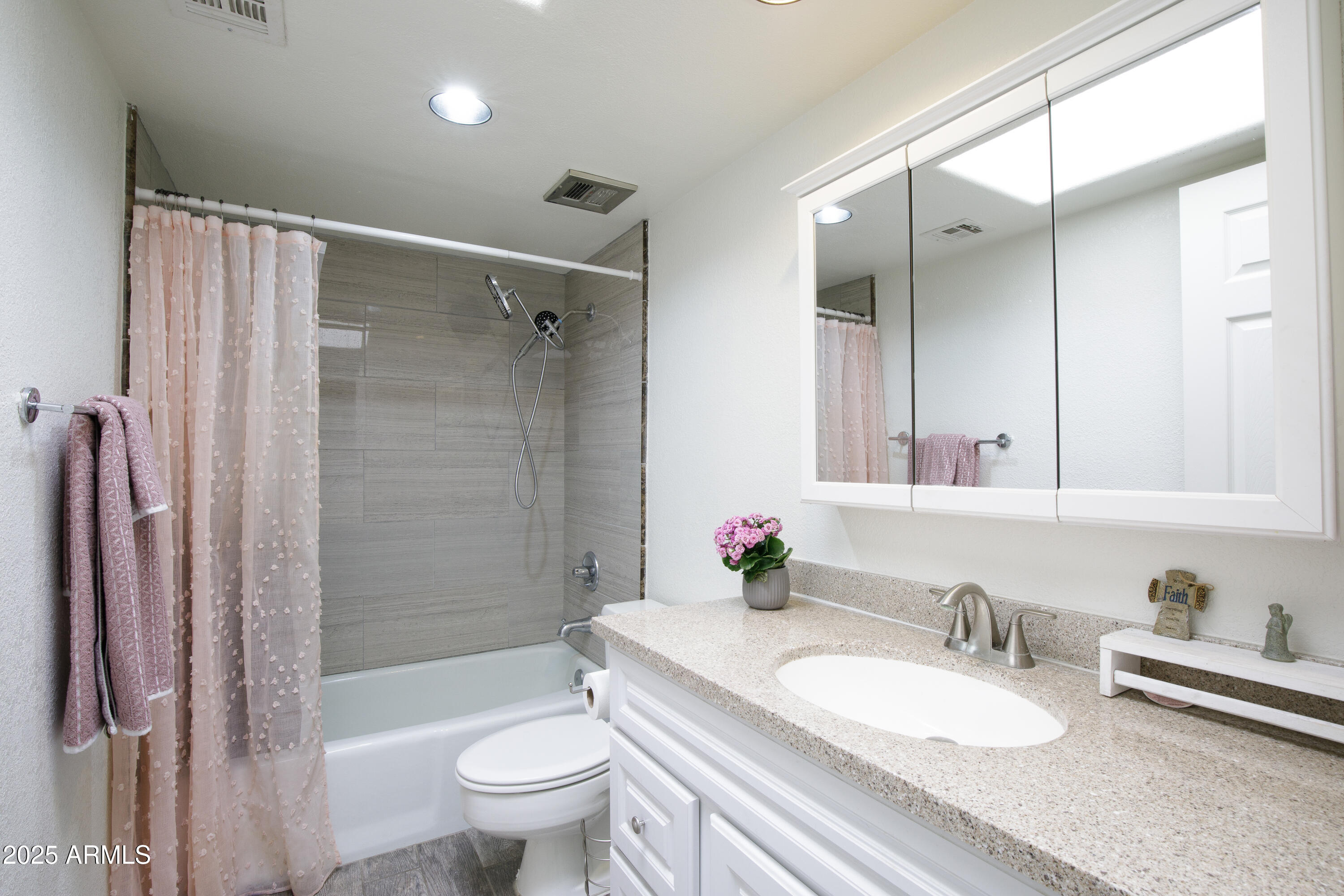 6 E PIPING ROCK Road