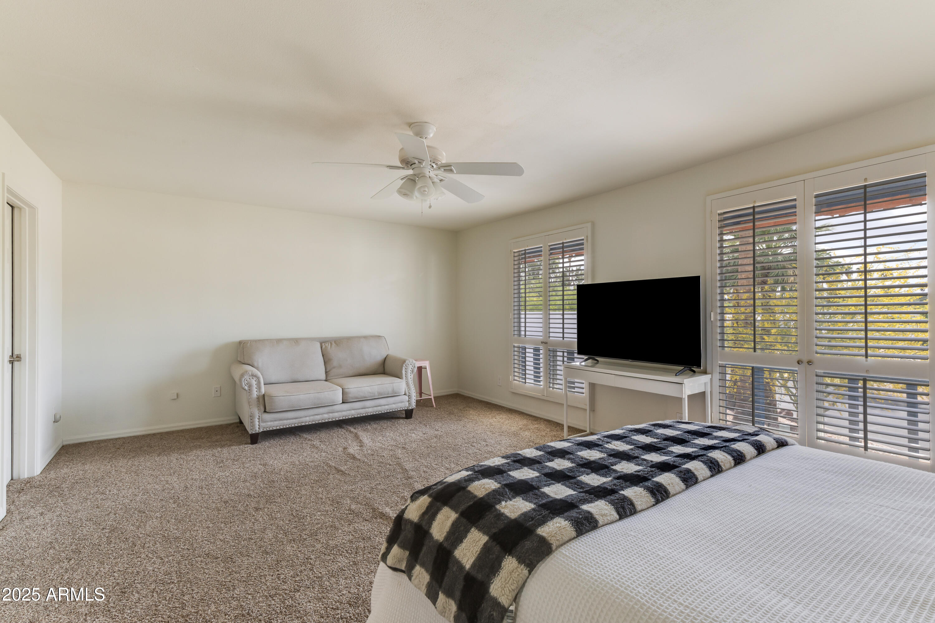 6 E PIPING ROCK Road