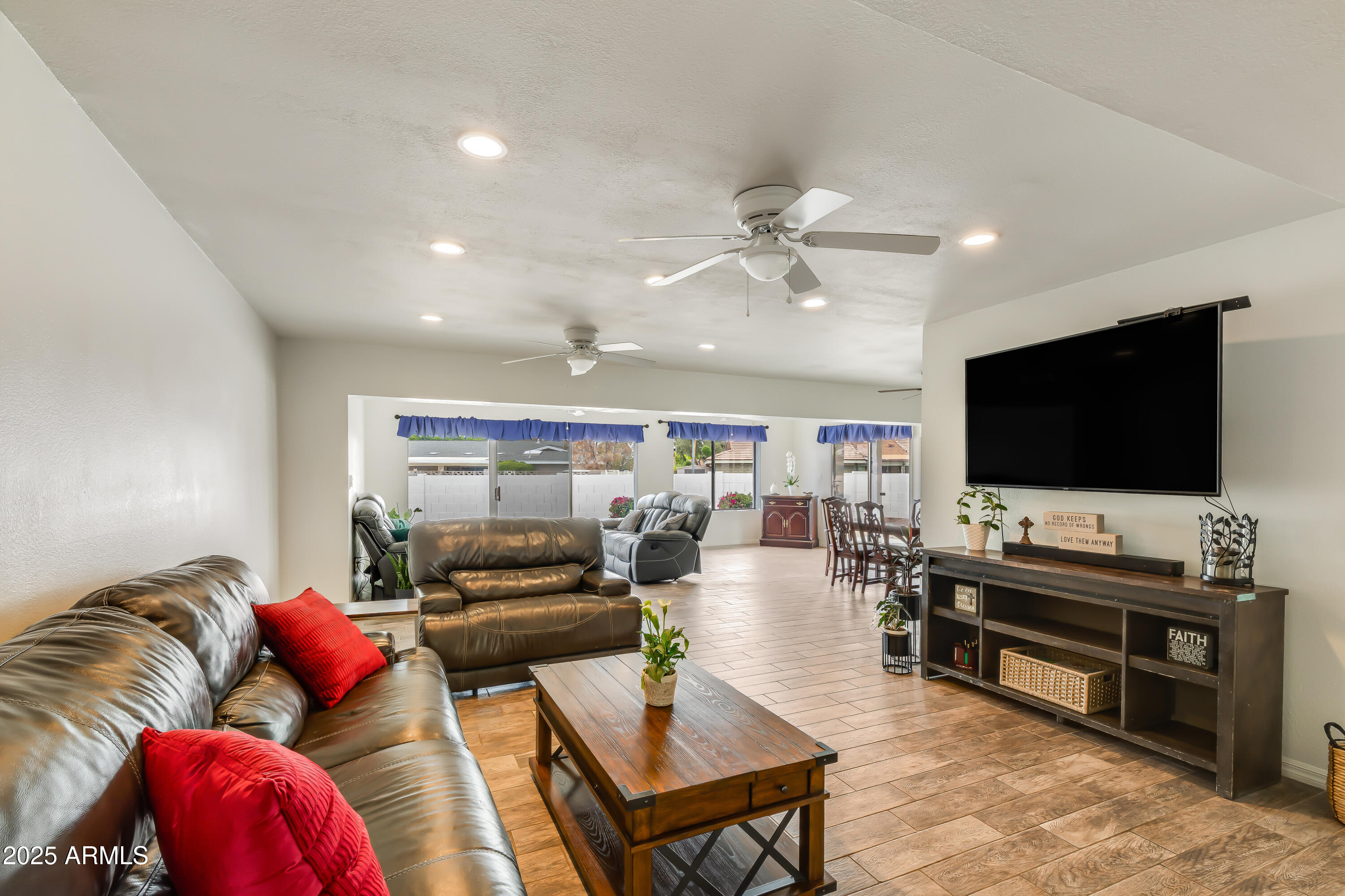 6 E PIPING ROCK Road