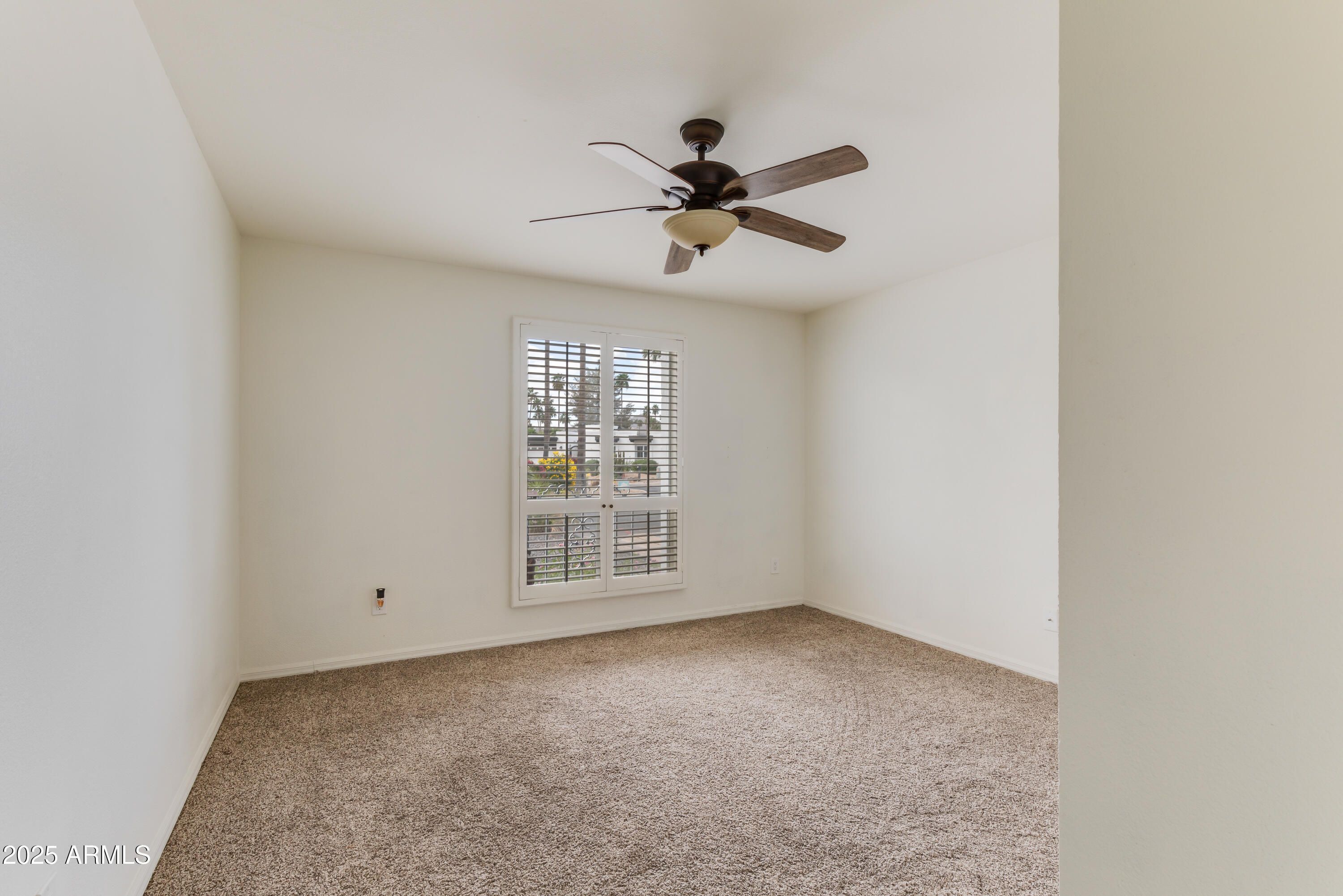 6 E PIPING ROCK Road