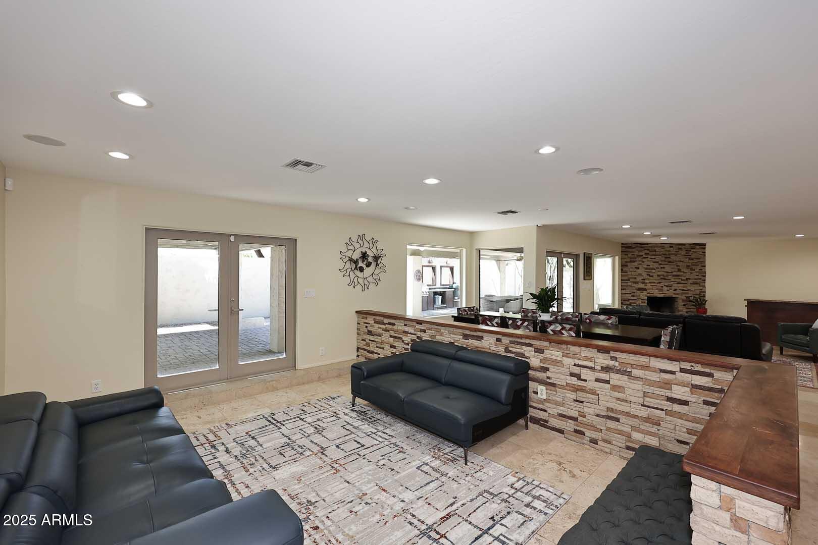 8110 N 18TH Place
