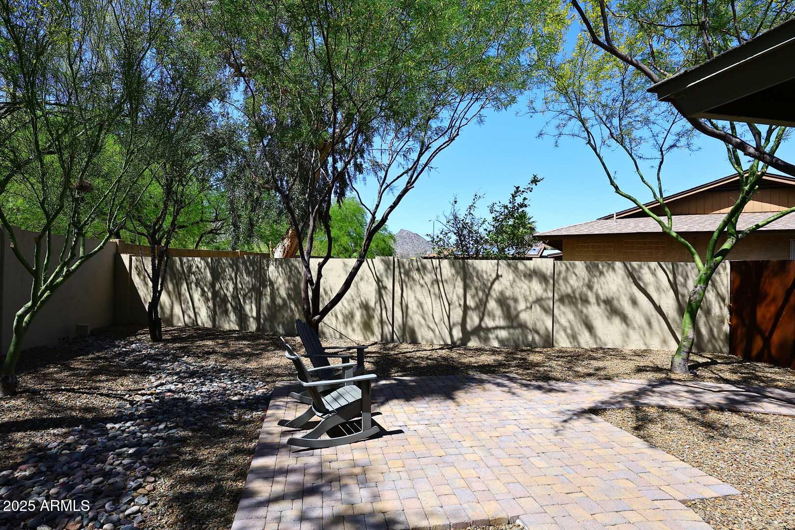 8110 N 18TH Place