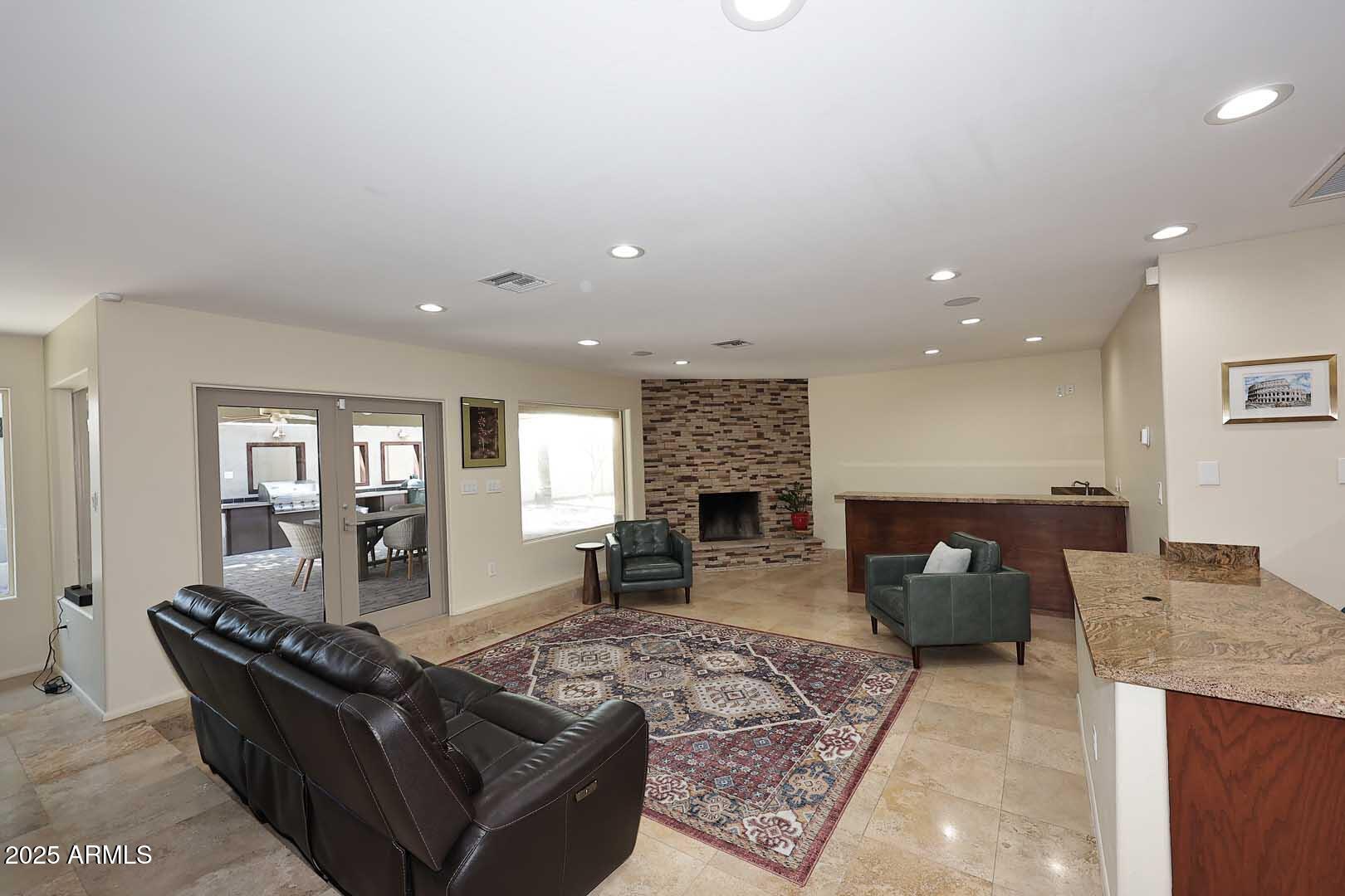 8110 N 18TH Place