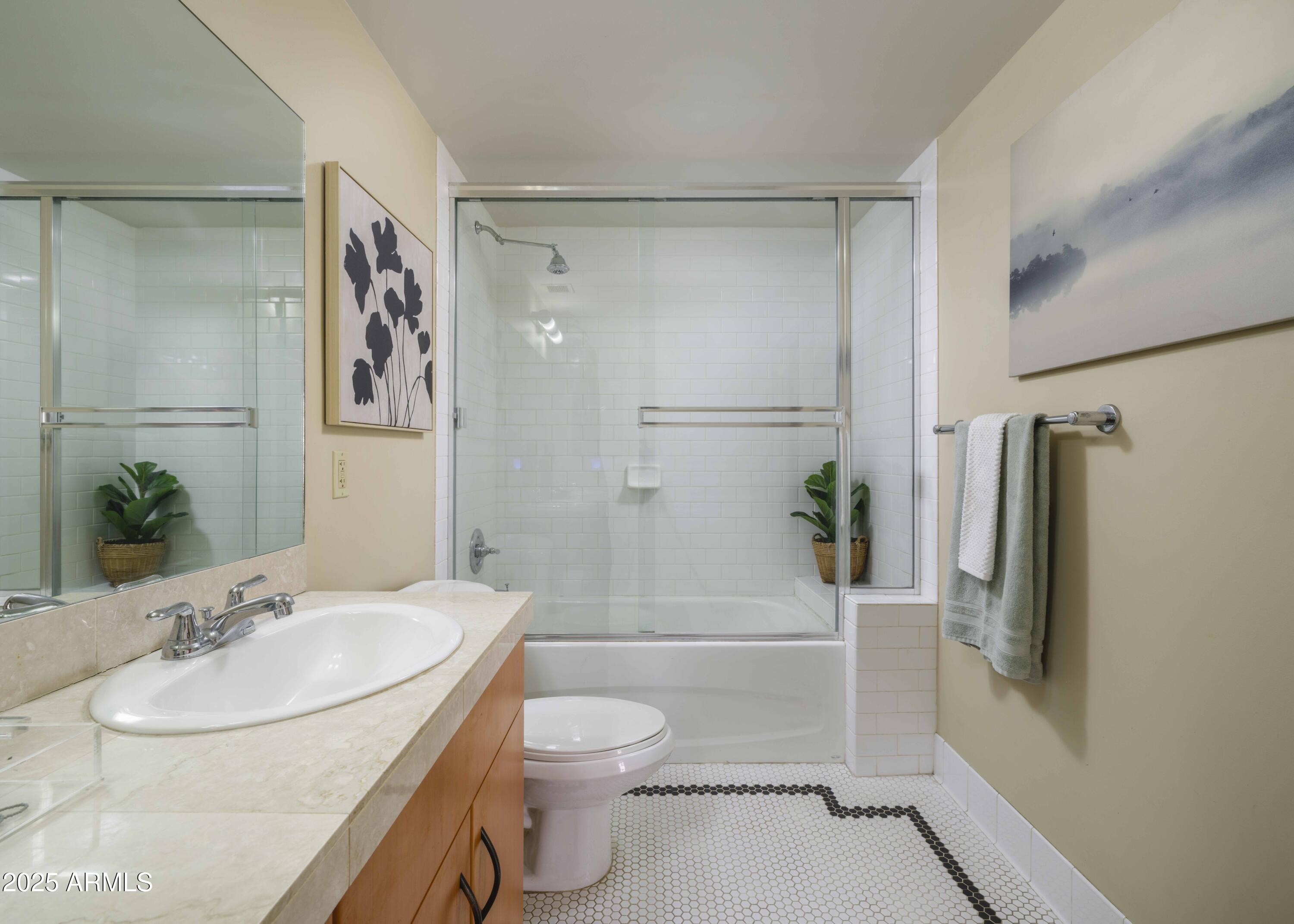 114 W ADAMS Street 907