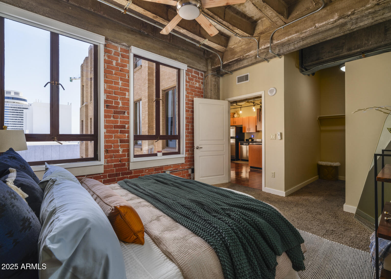 114 W ADAMS Street 907
