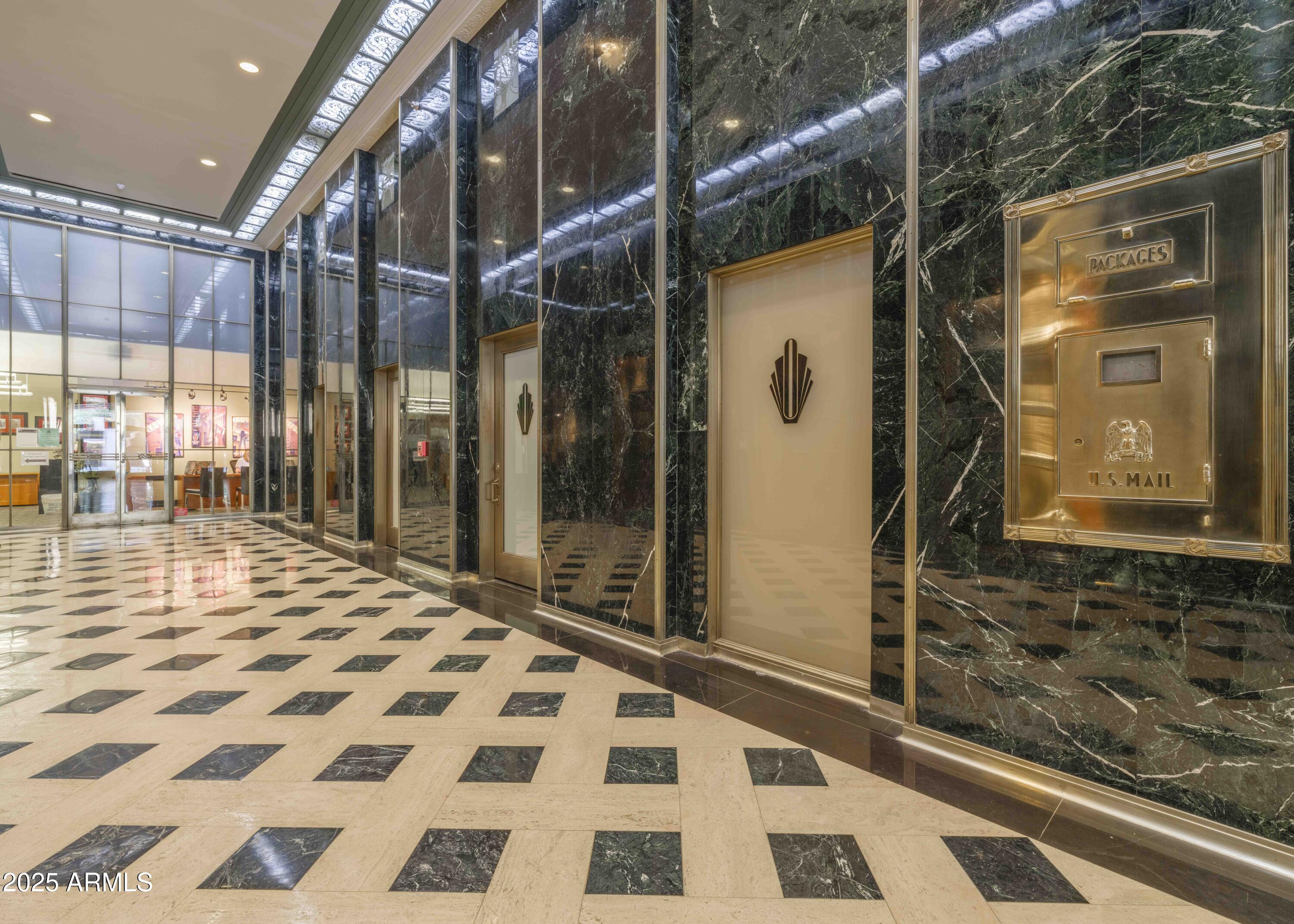 114 W ADAMS Street 907