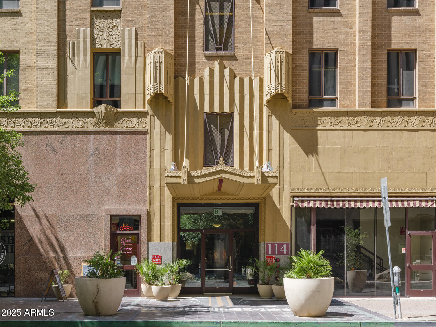 114 W ADAMS Street 907