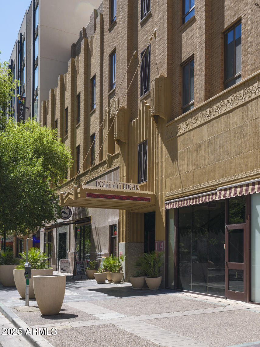 114 W ADAMS Street 907