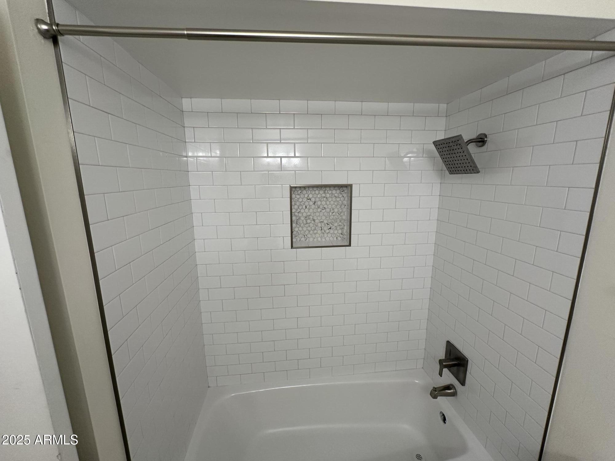 1303 W DEVONSHIRE Street