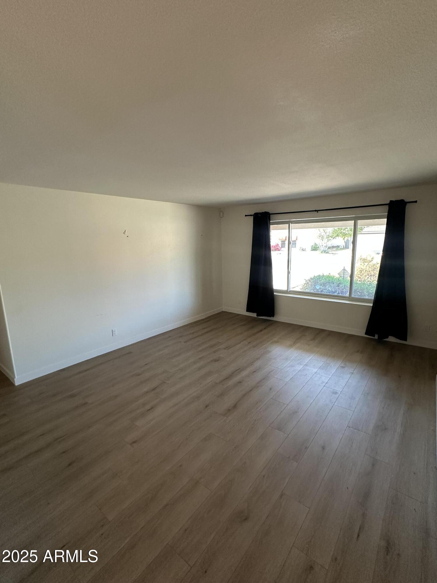 1303 W DEVONSHIRE Street