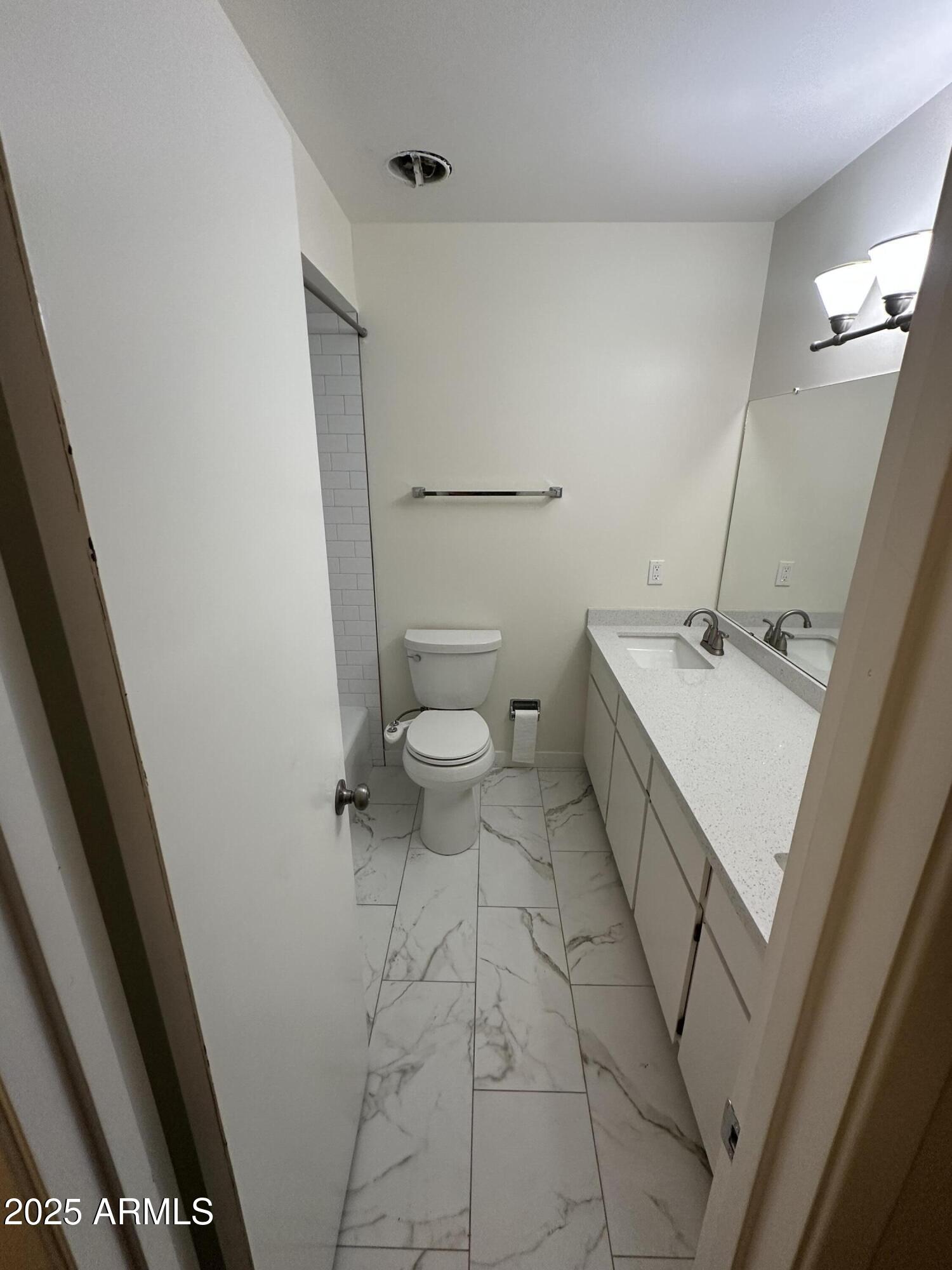 1303 W DEVONSHIRE Street