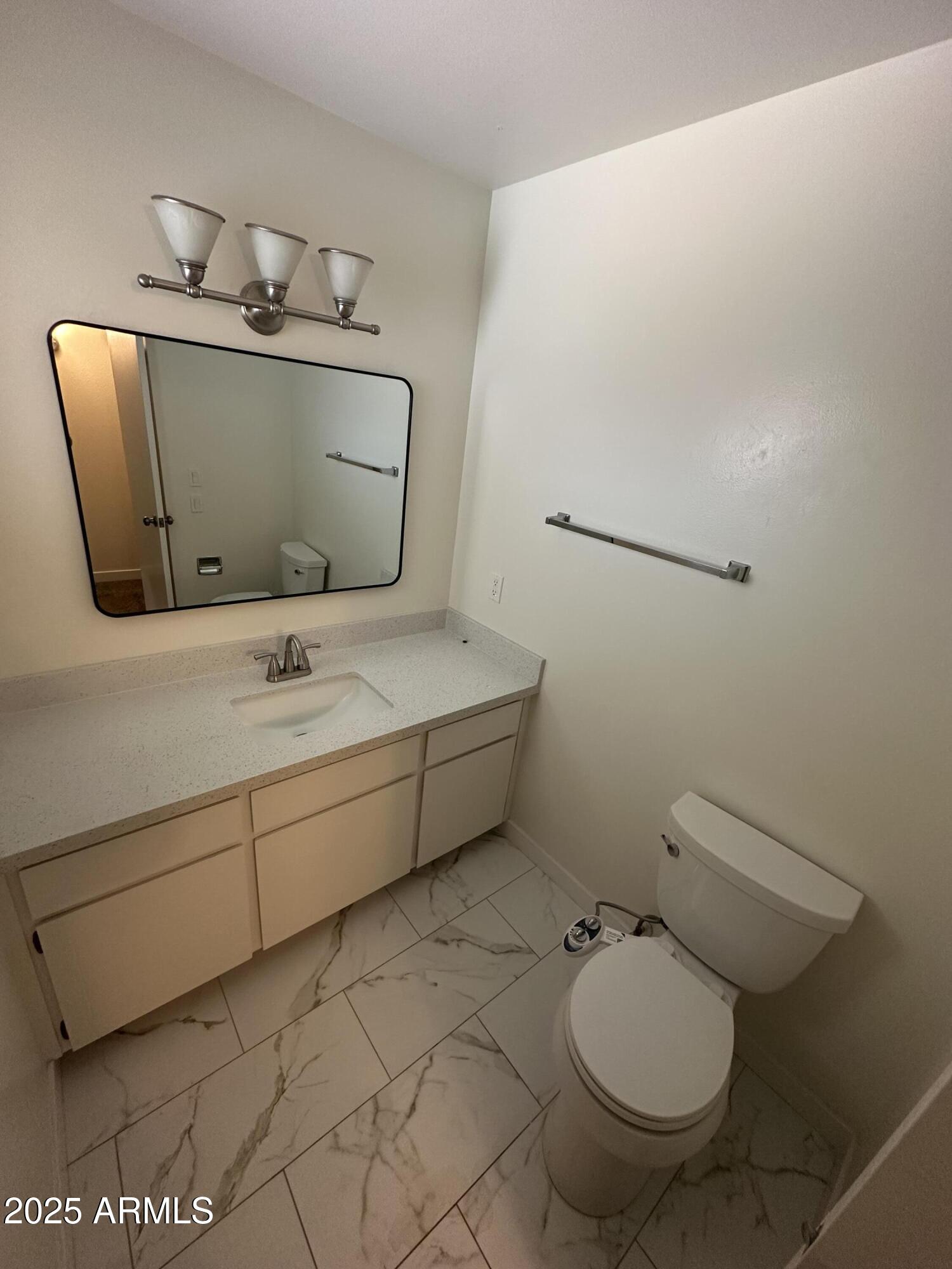 1303 W DEVONSHIRE Street