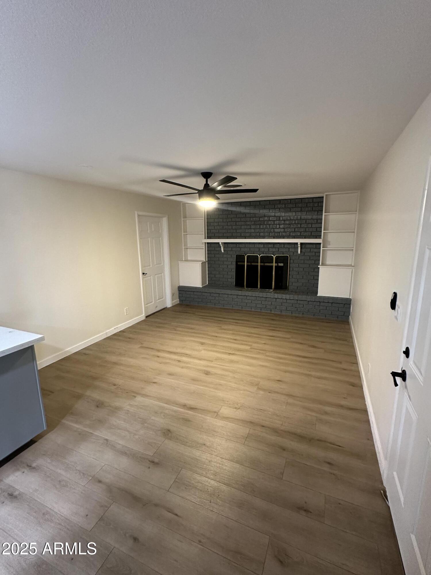 1303 W DEVONSHIRE Street