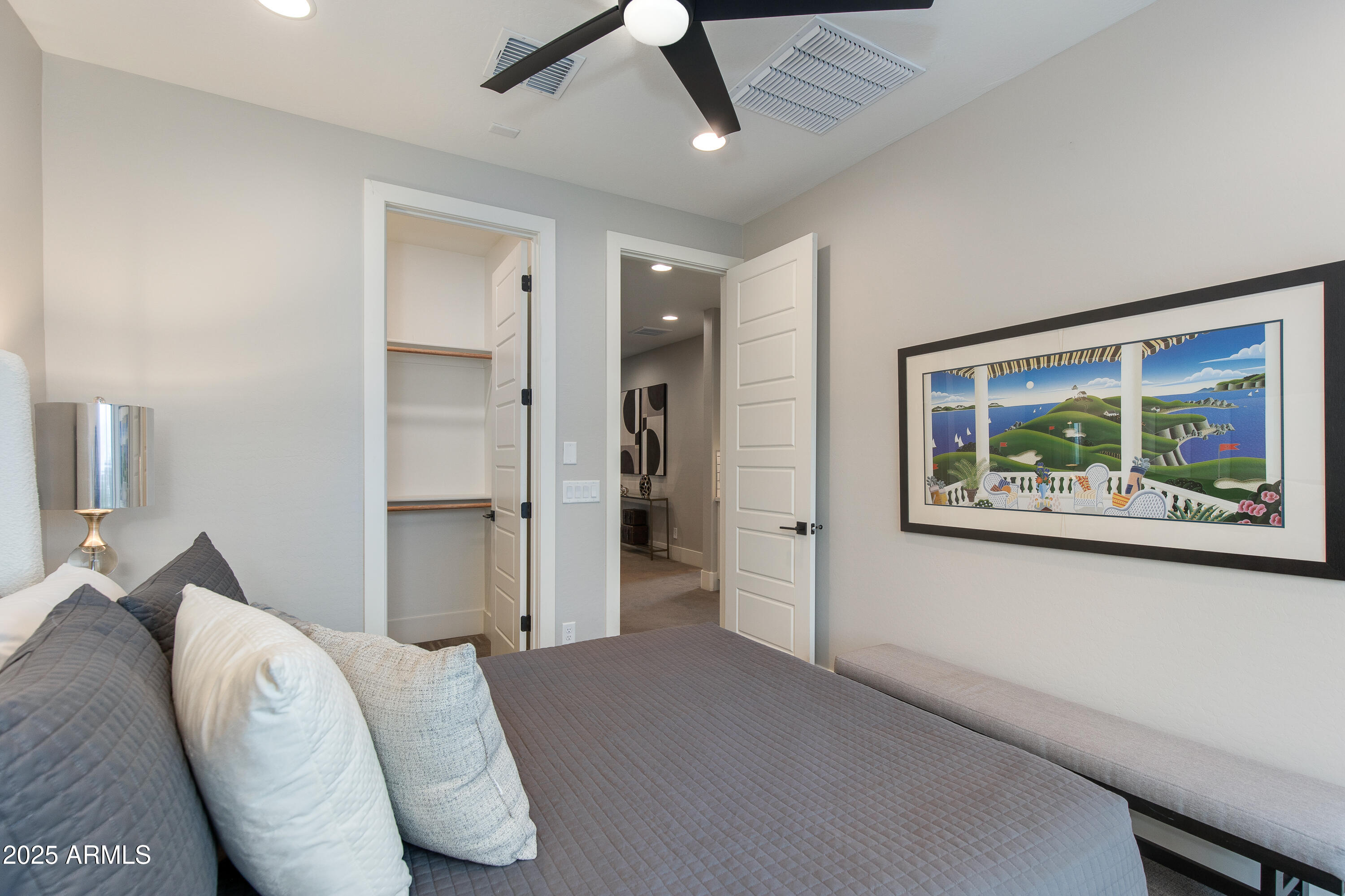 1910 W DESERT HOLLOW Drive