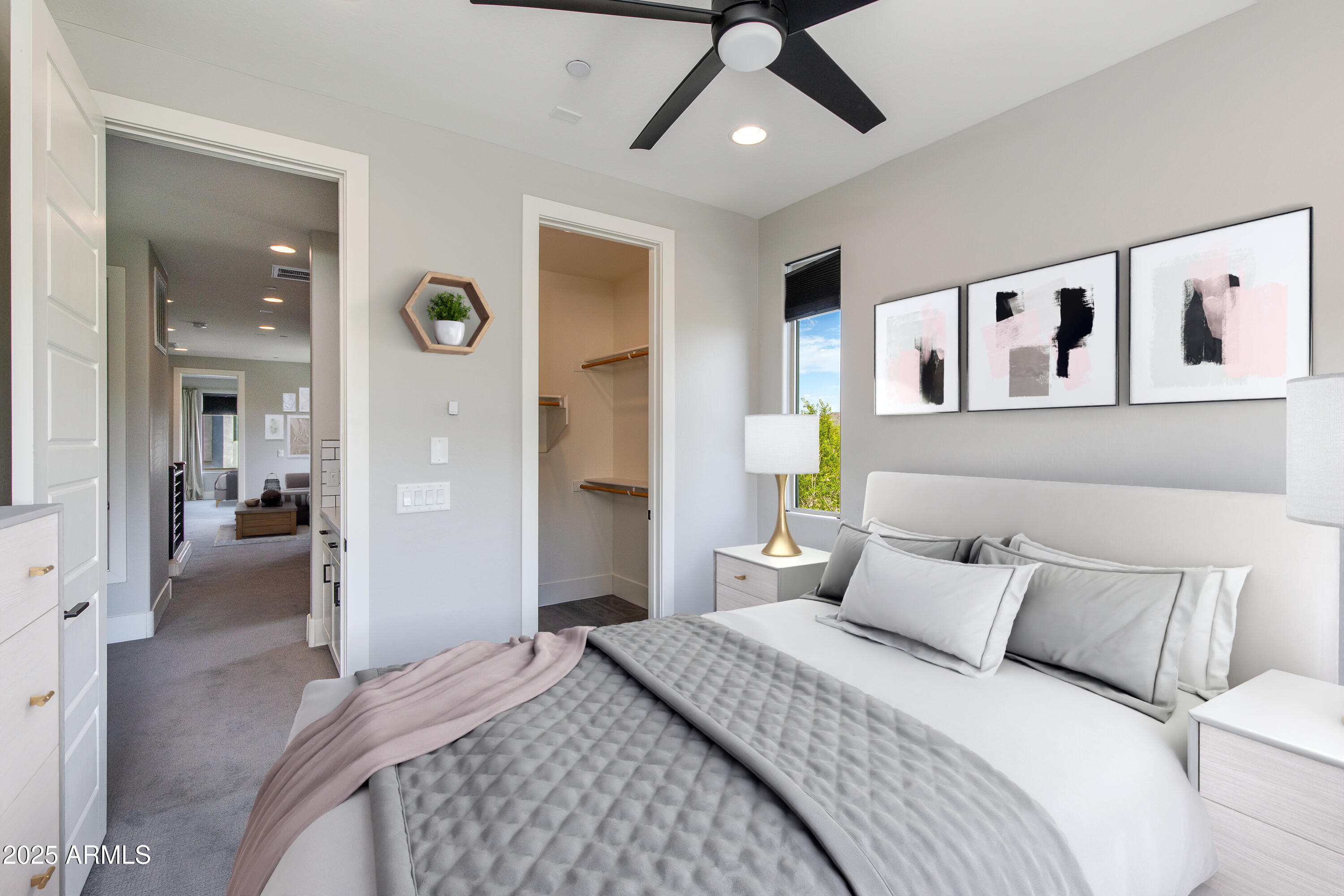 1910 W DESERT HOLLOW Drive