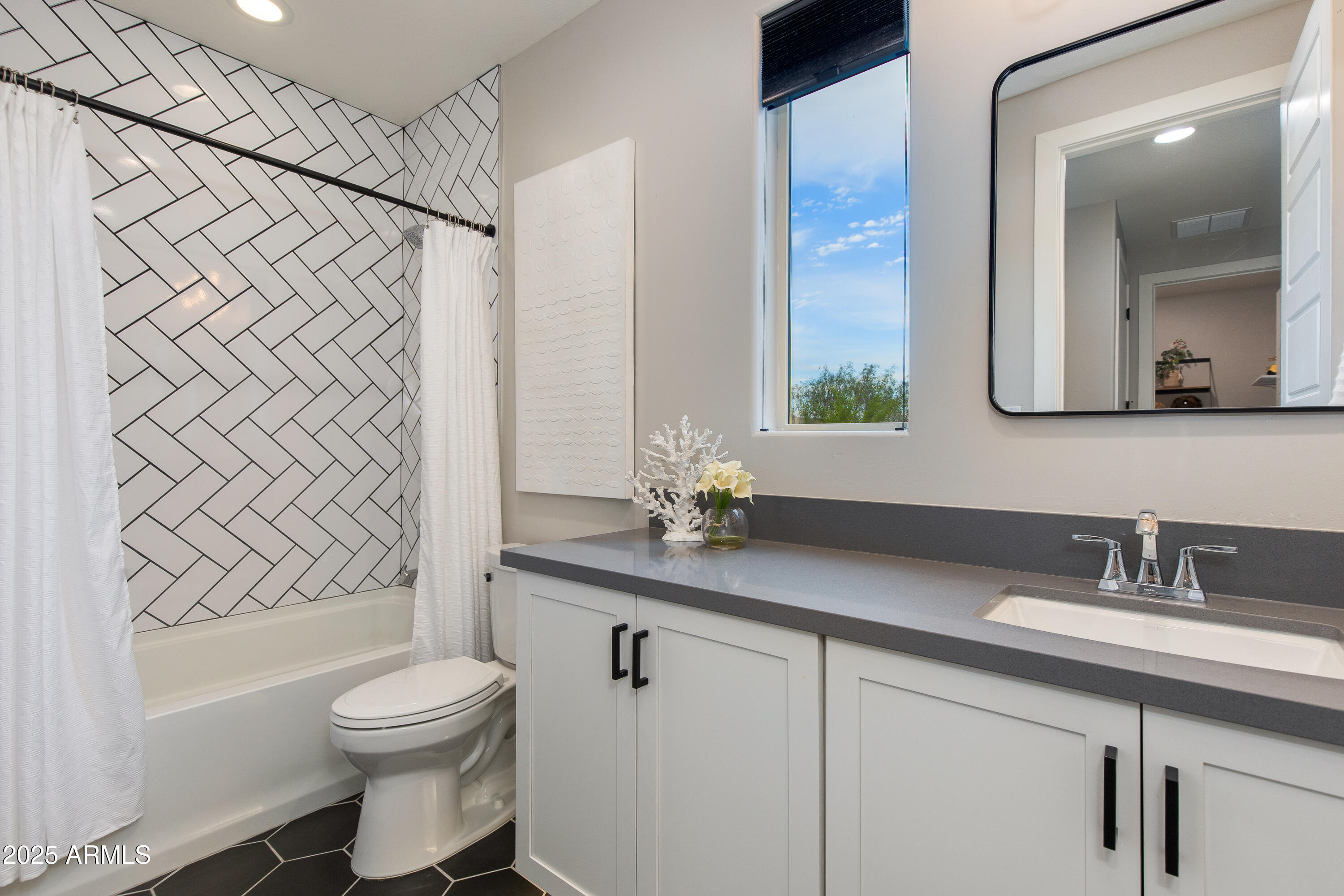 1910 W DESERT HOLLOW Drive