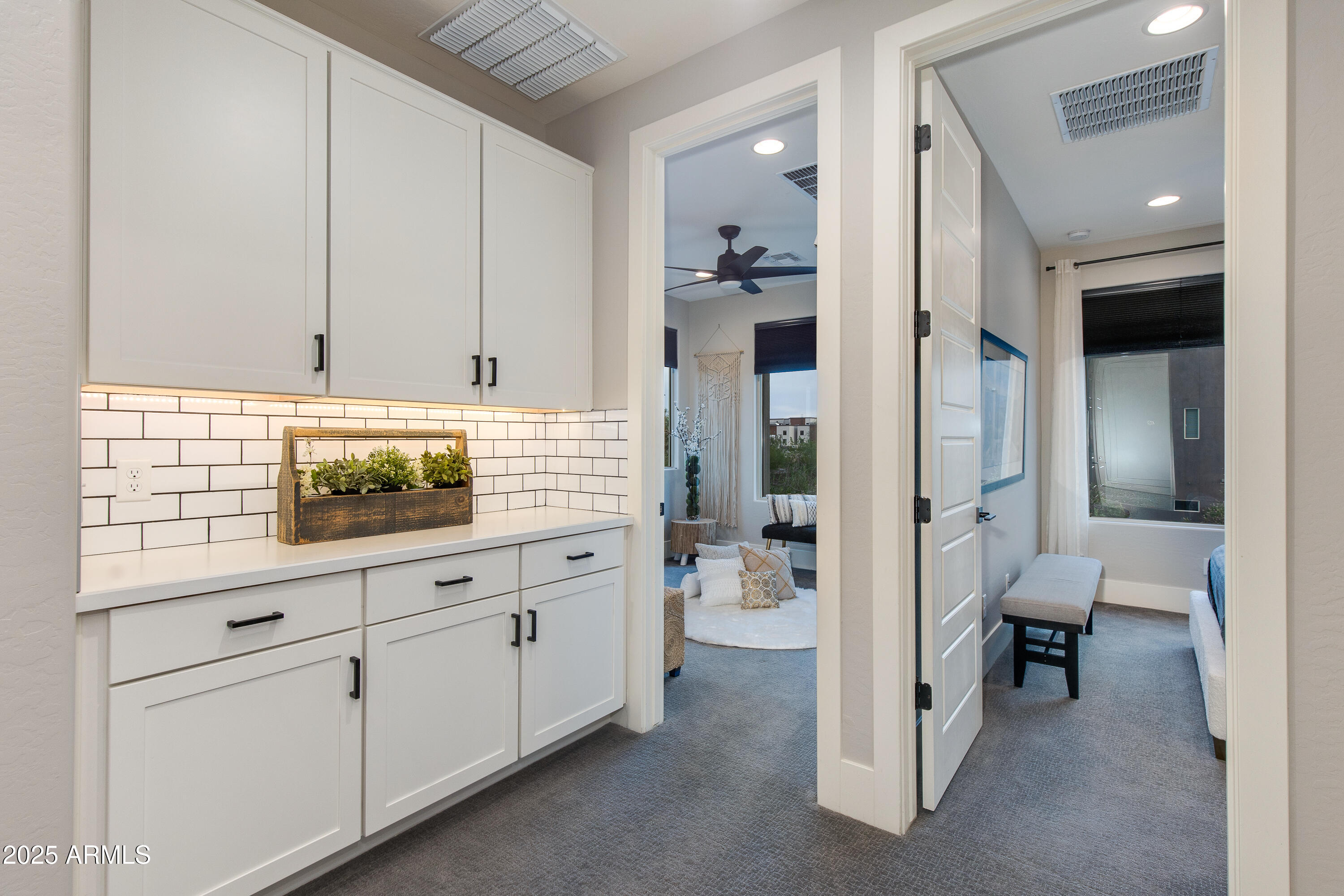 1910 W DESERT HOLLOW Drive