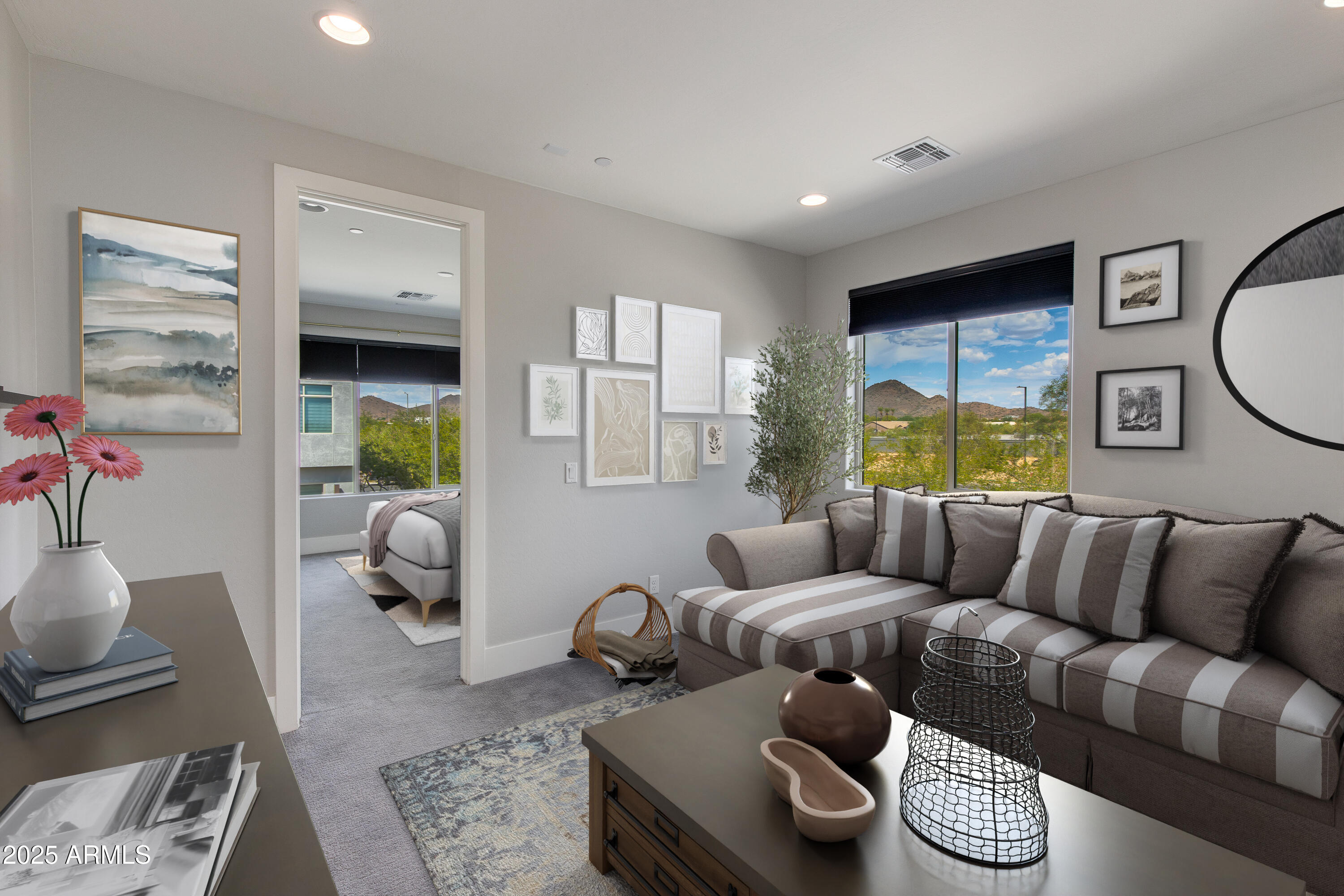 1910 W DESERT HOLLOW Drive