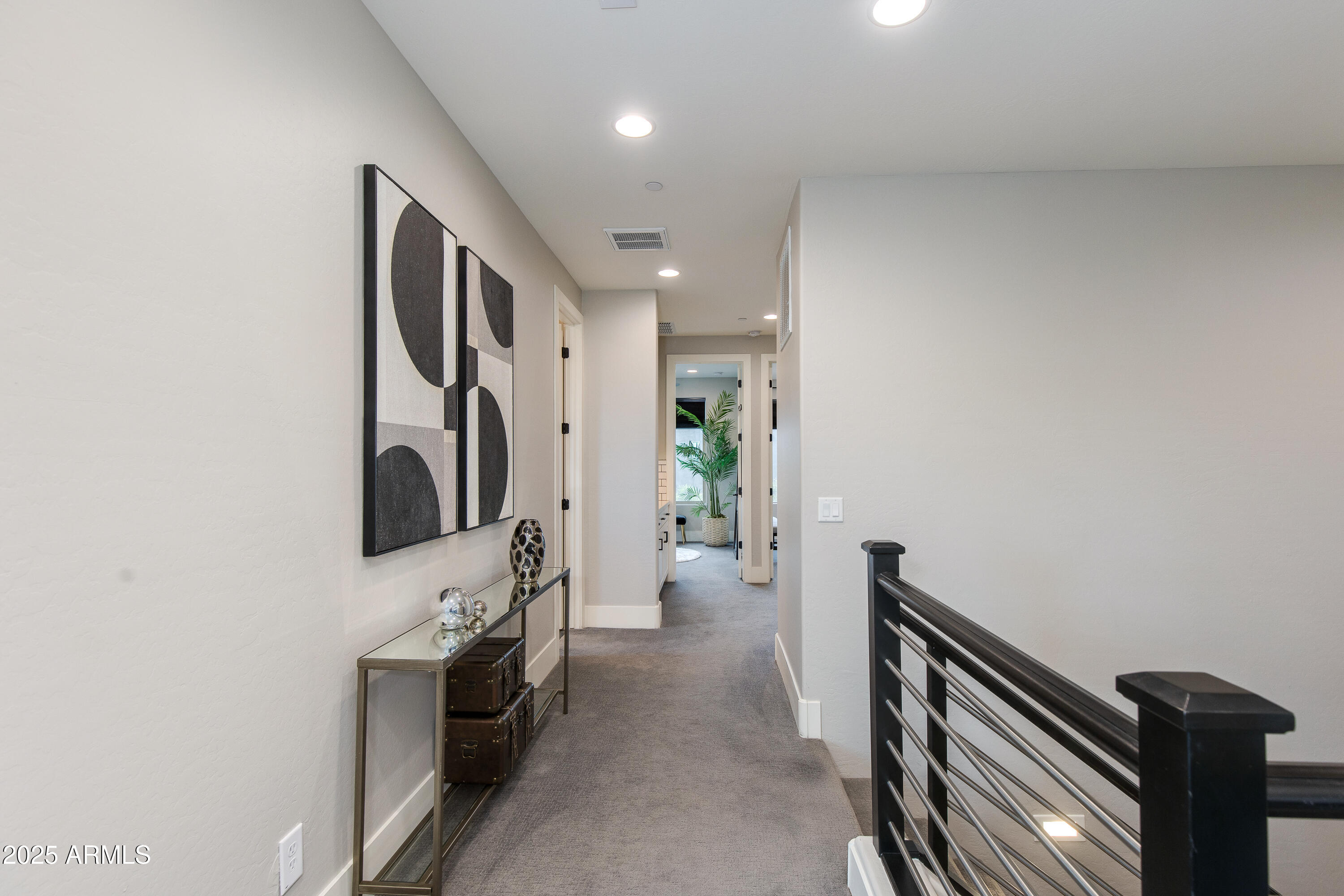 1910 W DESERT HOLLOW Drive