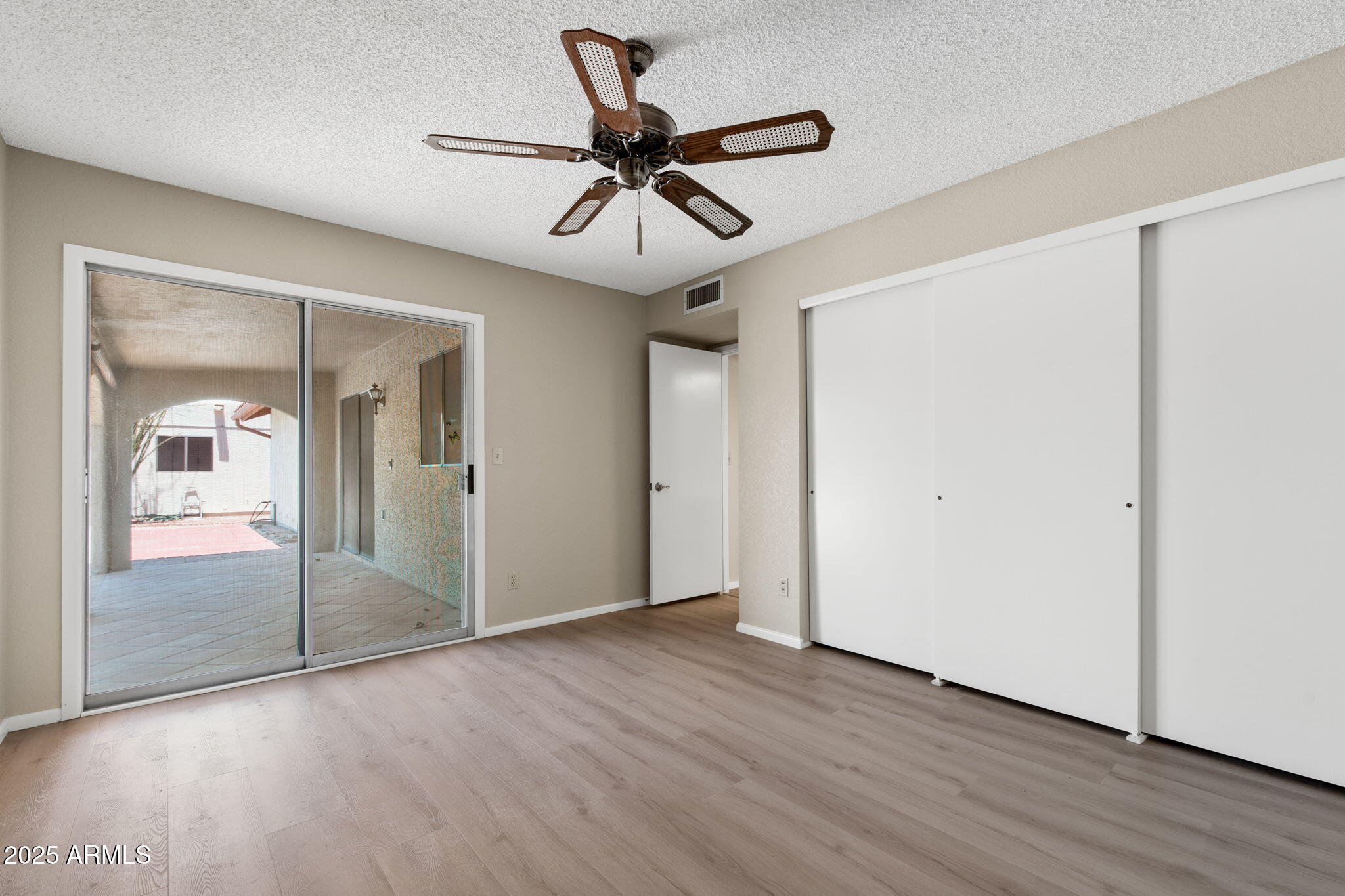 2005 LEISURE WORLD