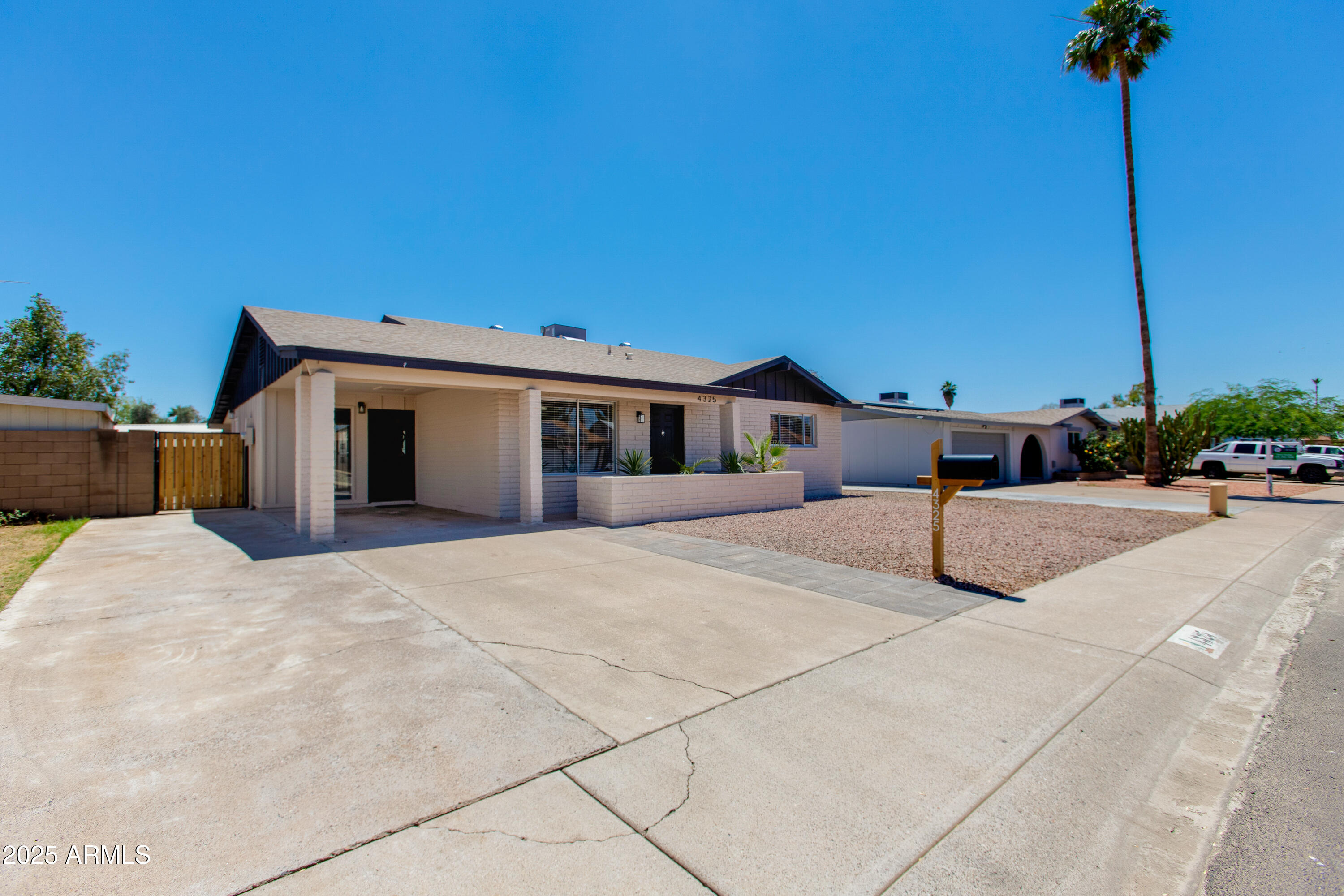 4325 W SIERRA Street