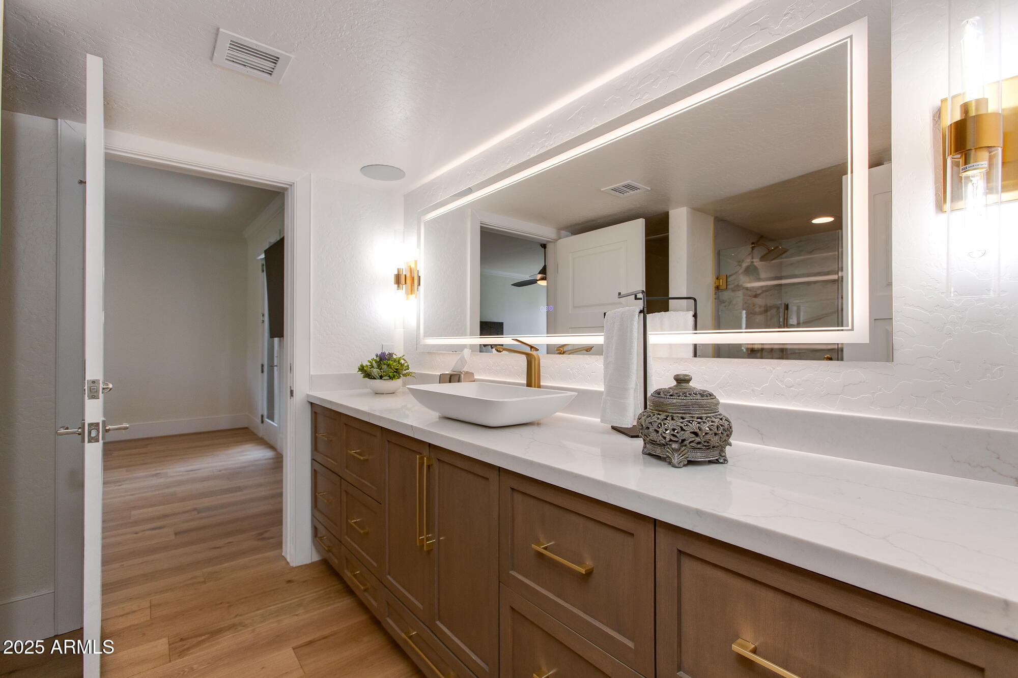 2737 E ARIZONA BILTMORE Circle, 8
