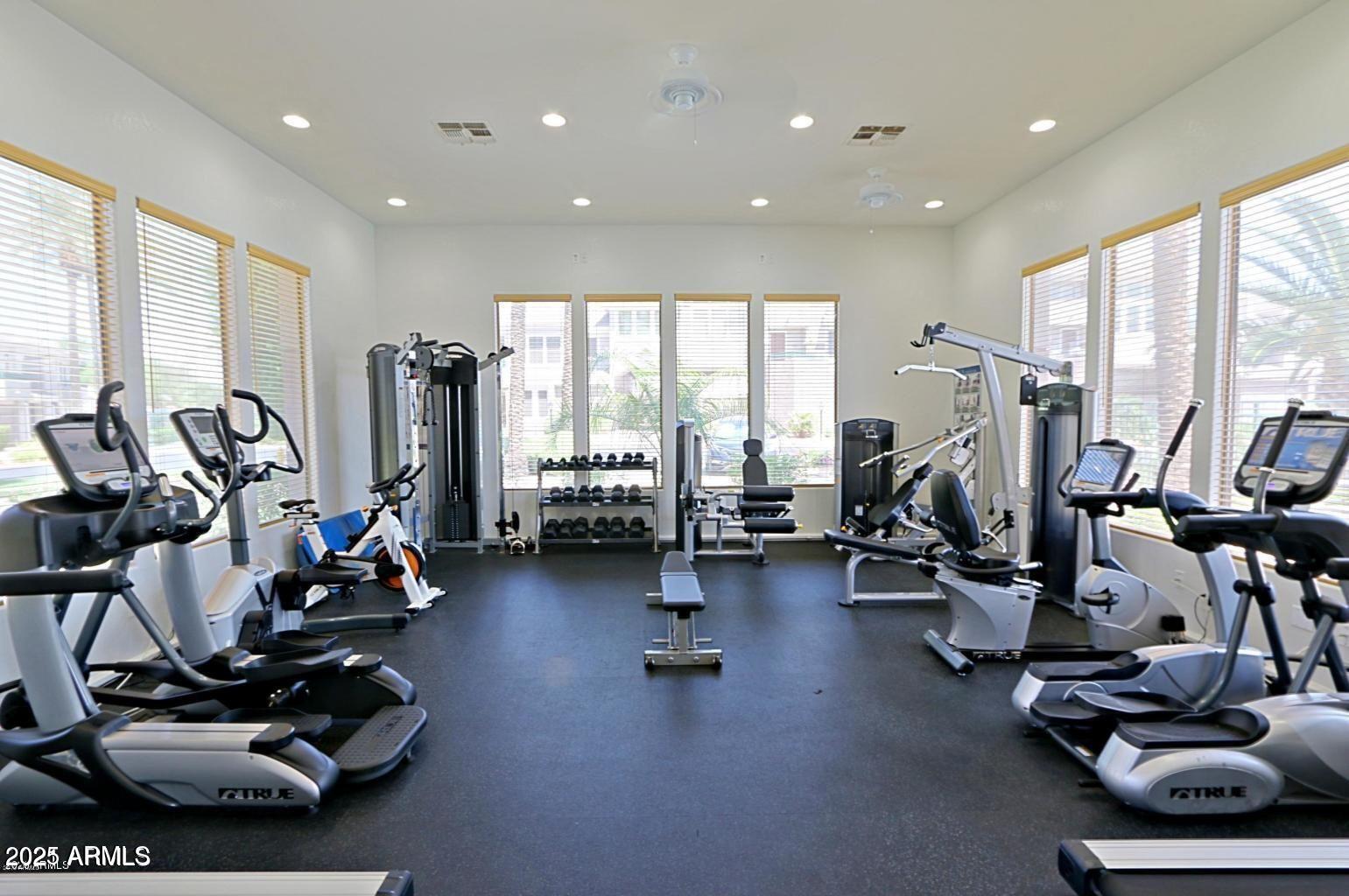 15221 N CLUBGATE Drive 2059