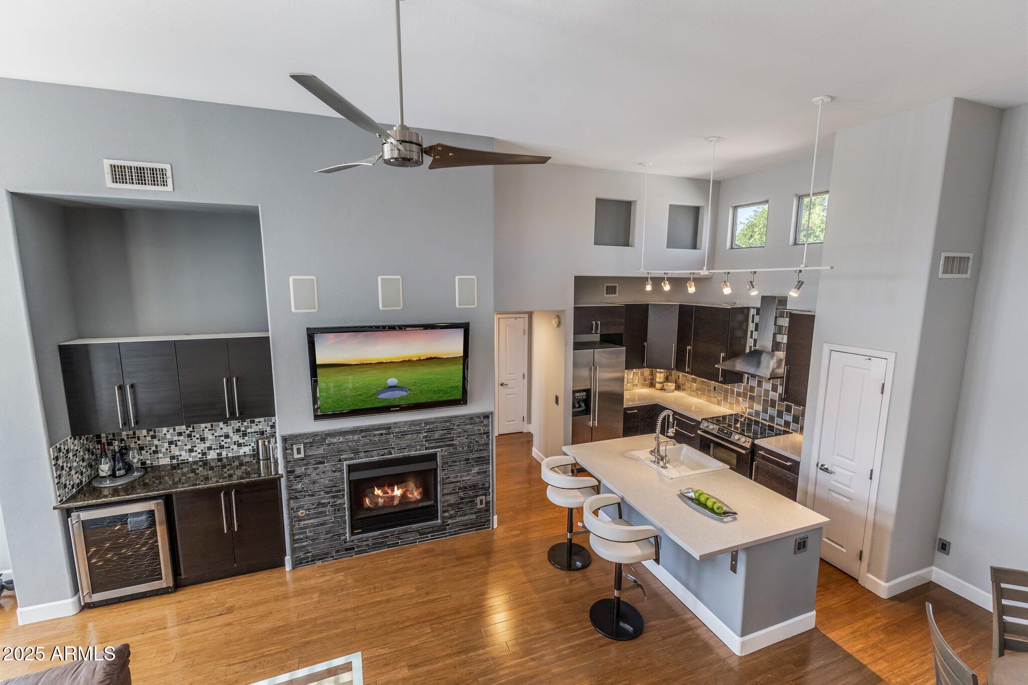 15221 N CLUBGATE Drive 2059