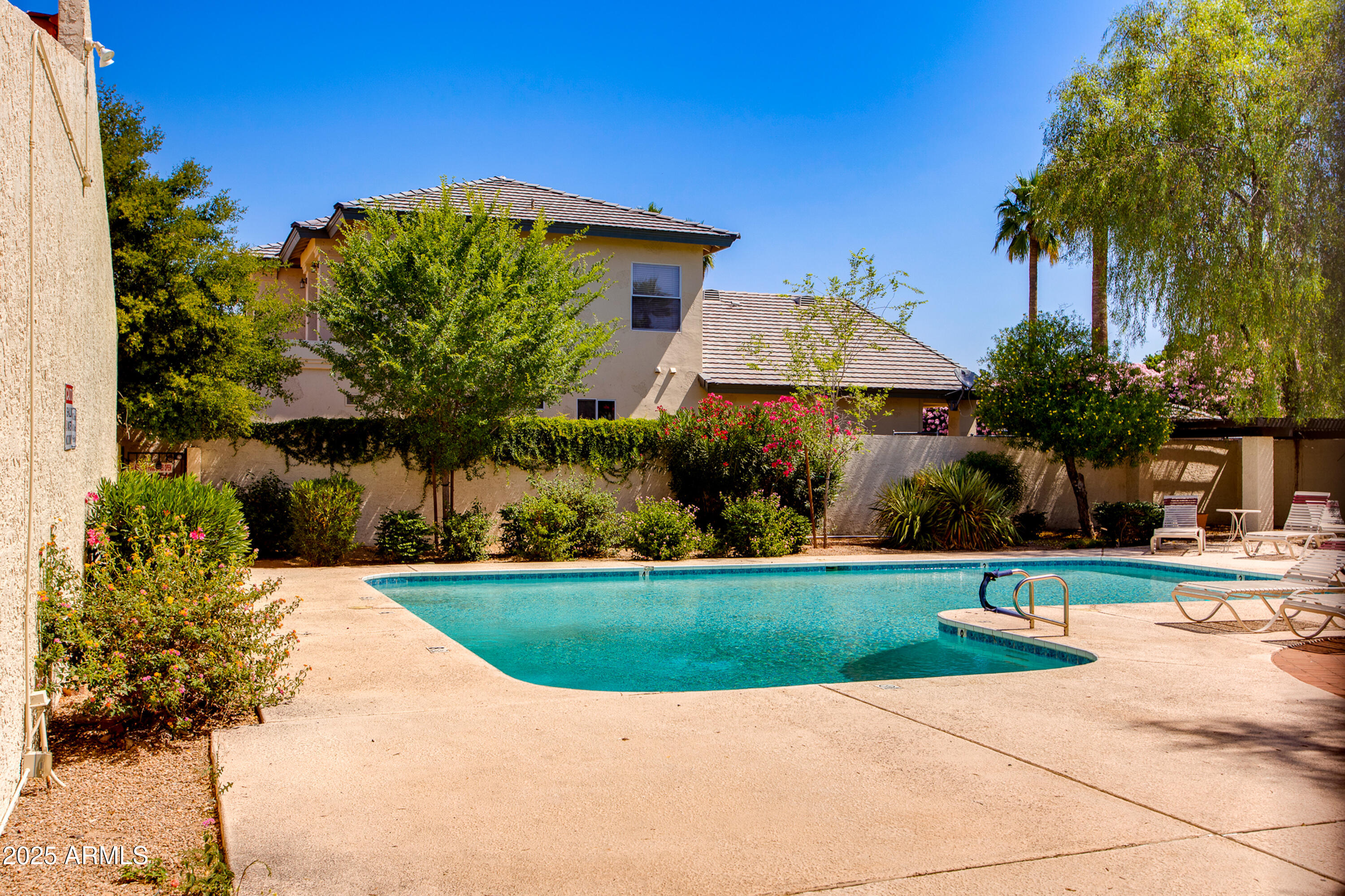 6 E Manzanita Drive