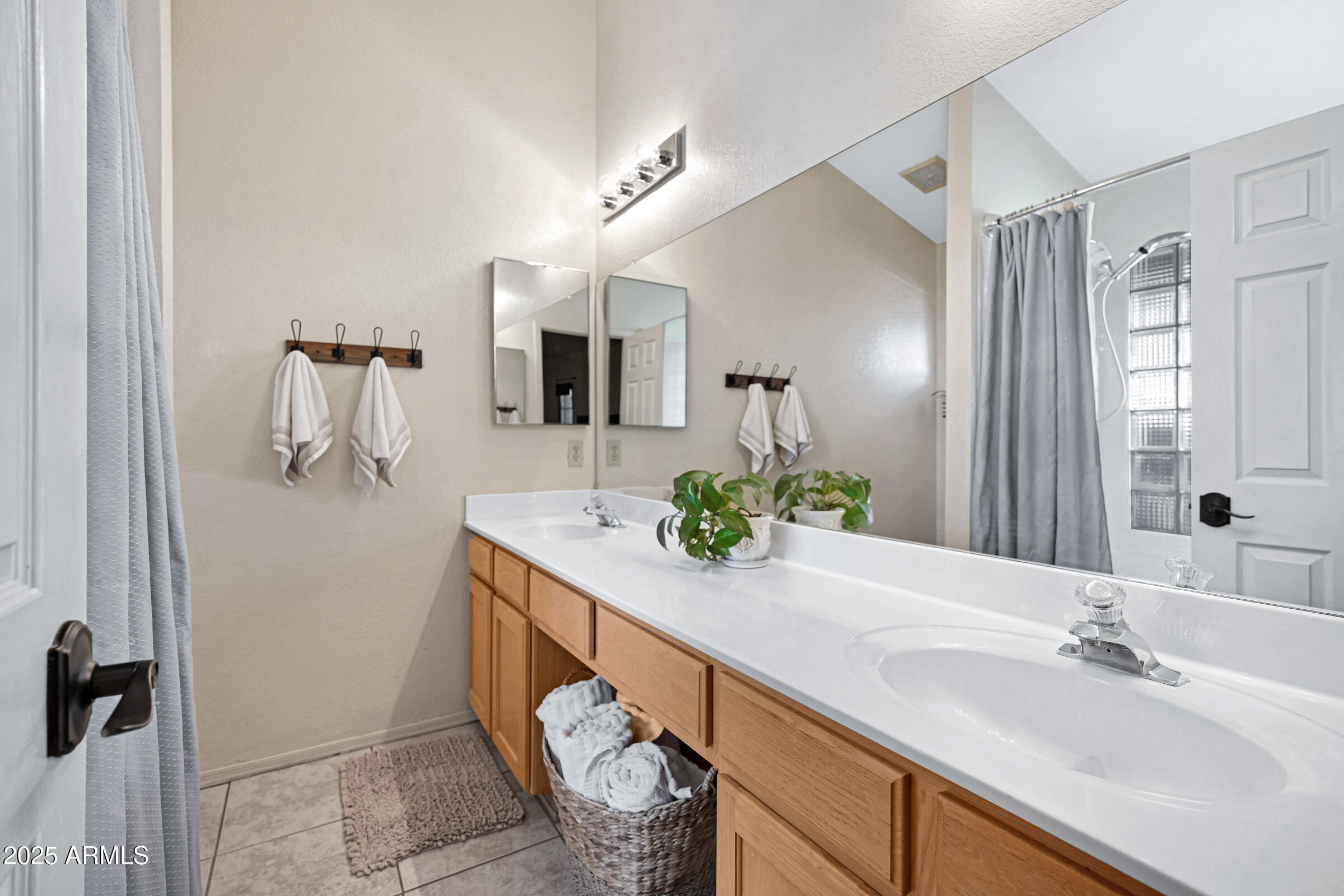 4131 E CASCALOTE Drive