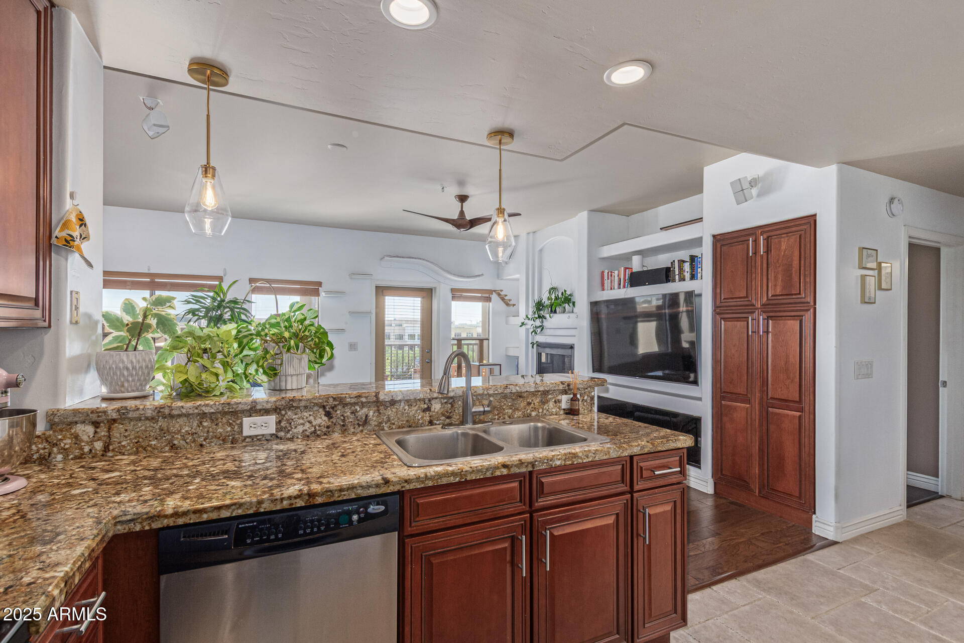 5450 E DEER VALLEY Drive, 4016