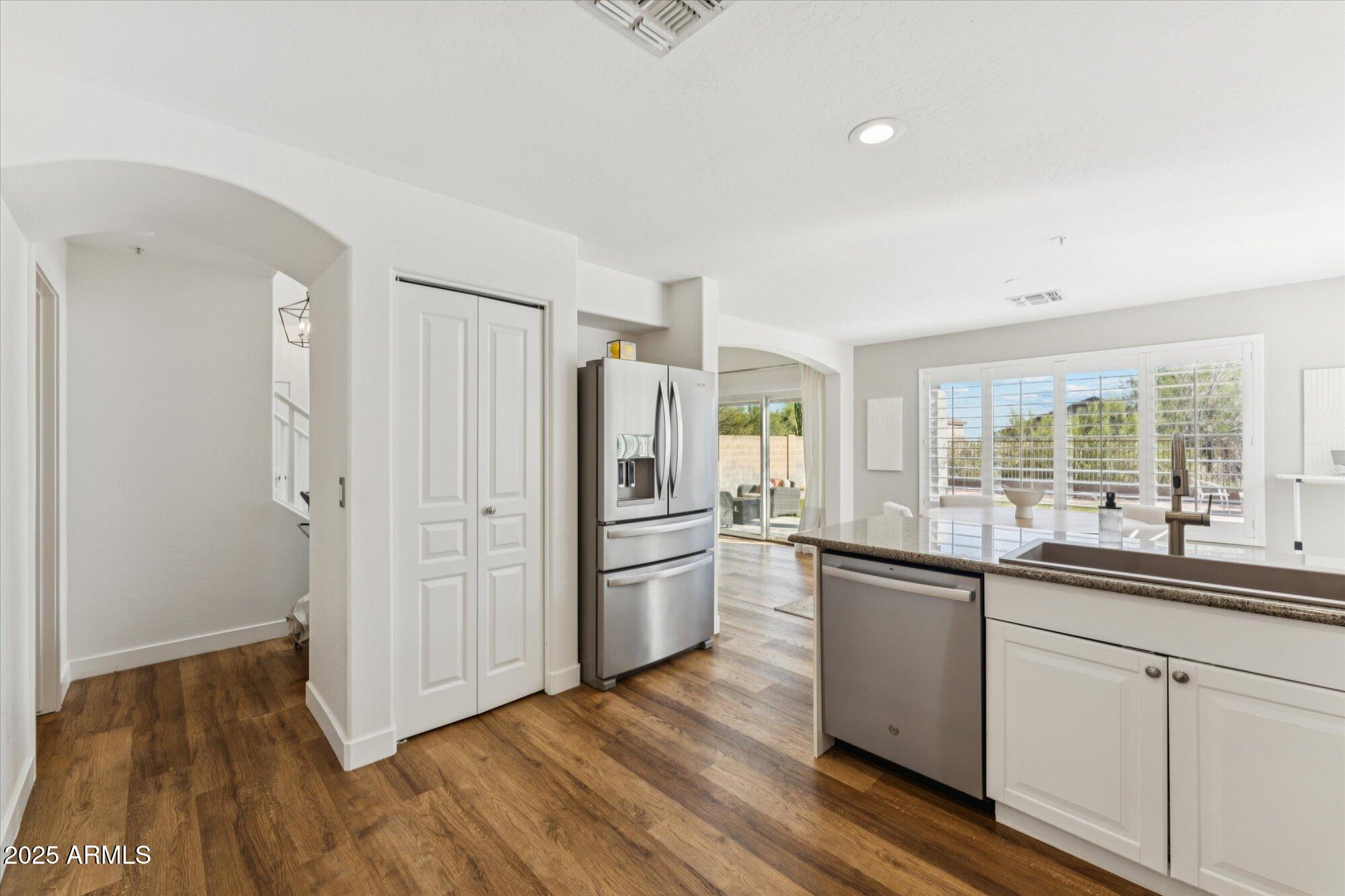 10252 E BUTHERUS Drive