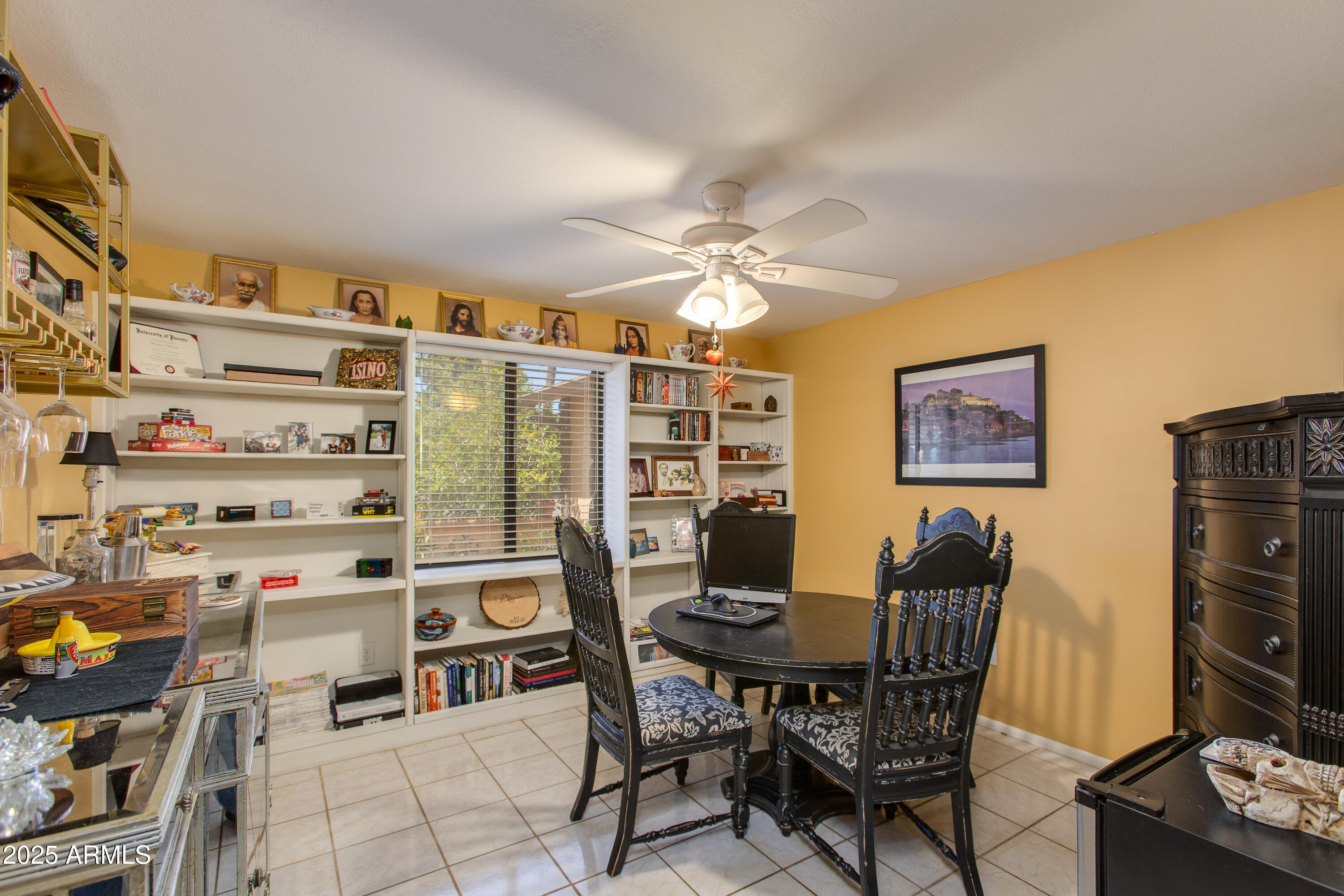 1326 W JOAN DE ARC Avenue