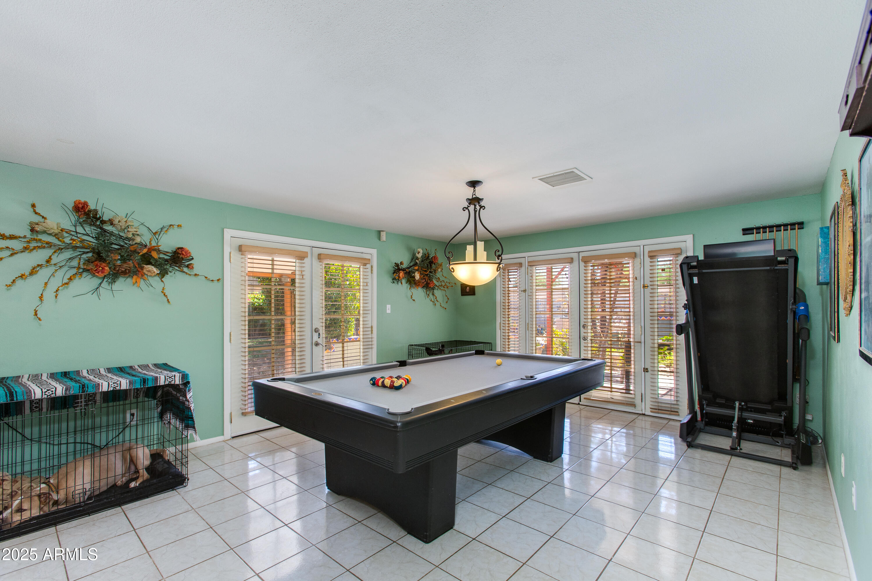 1326 W JOAN DE ARC Avenue